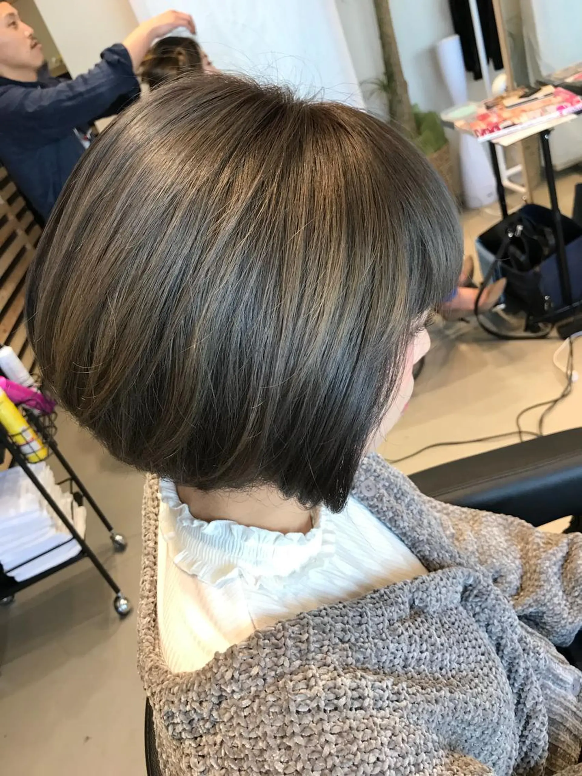 ショート カラー アディクシーカラー アッシュ ベージュカラー ブリーチ 大久保 隆蔵のヘアスタイル