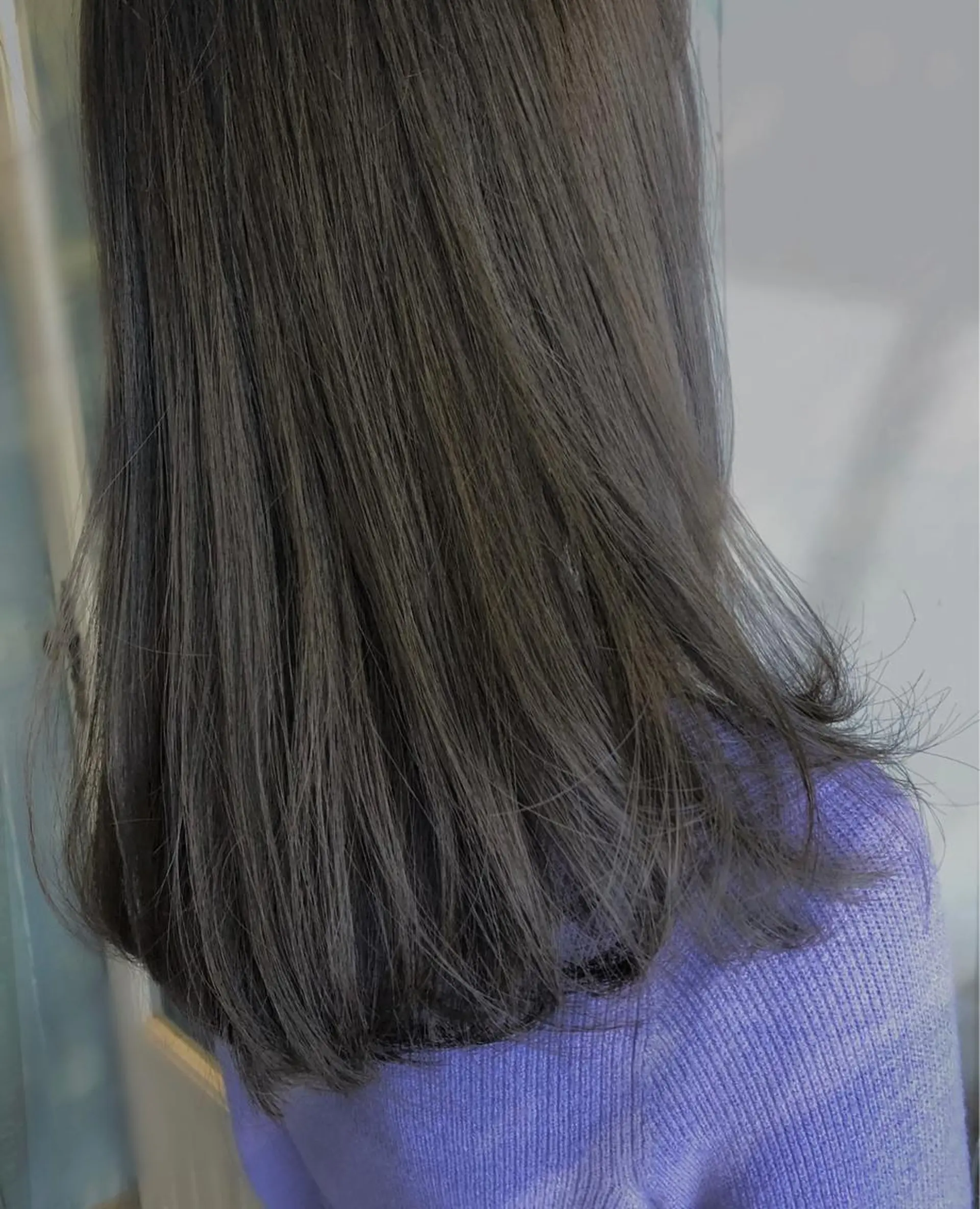 セミロング アッシュ roka ノゾミのヘアスタイル