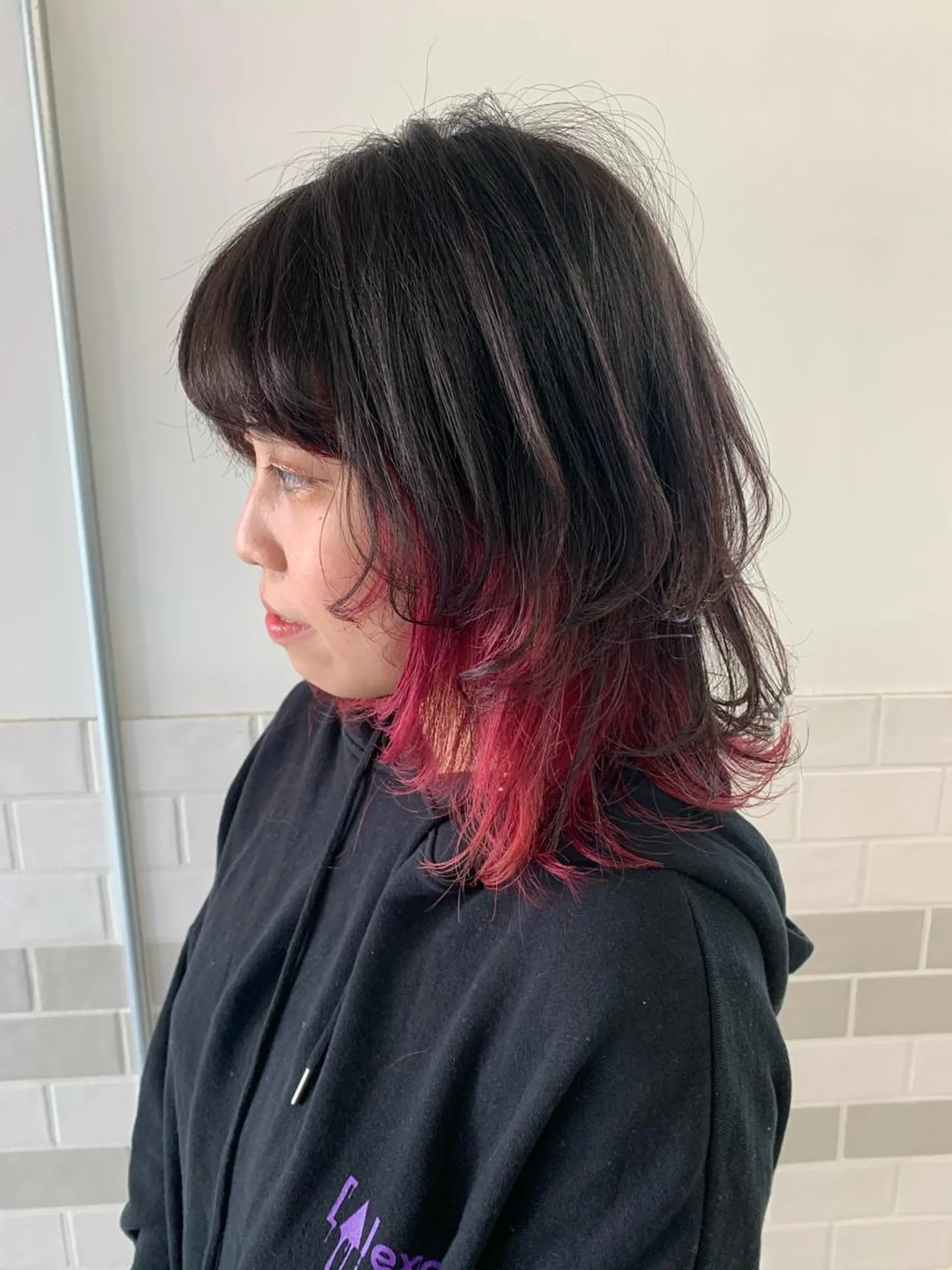 ミディアム ウルフカット ハニーバイ コードのヘアスタイル