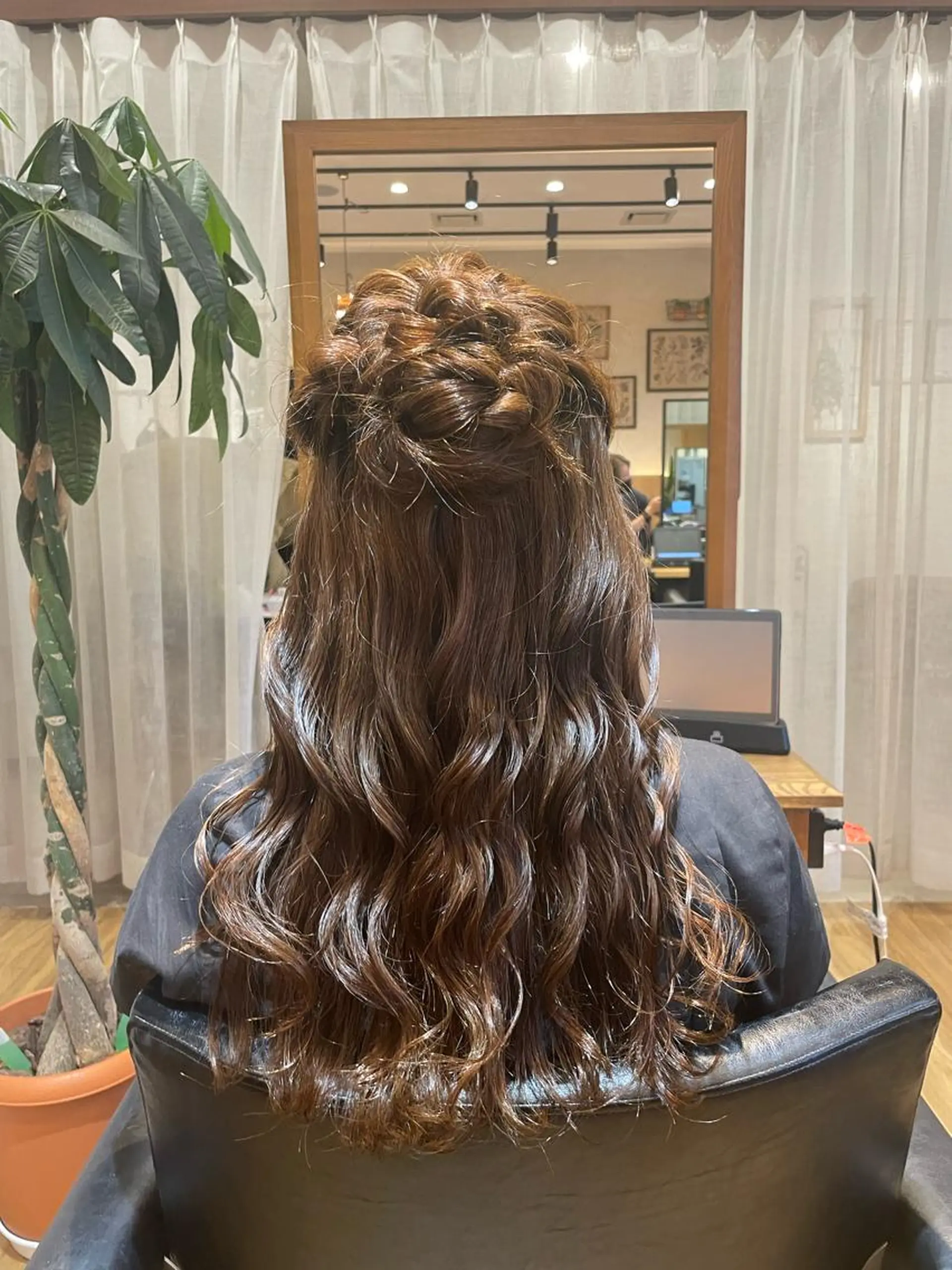 ロング ヘアアレンジ ハーフアップ WE RULE 札幌店 【ウィールール 札幌店】所属・✨️大人ショート 髙橋朋花のヘアスタイル