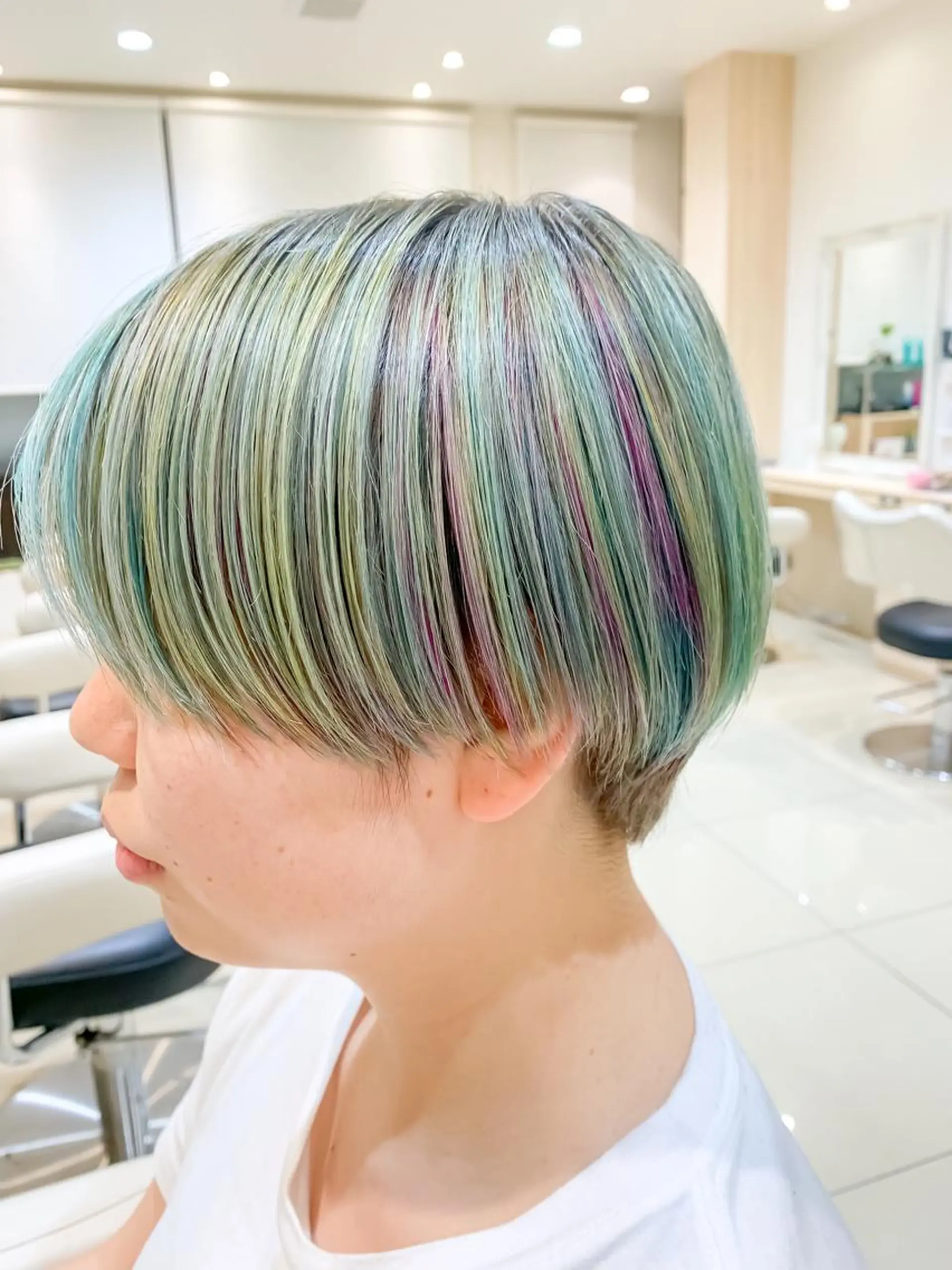 カラー ブリーチ ユニコーンカラー 内田 敦士のヘアスタイル