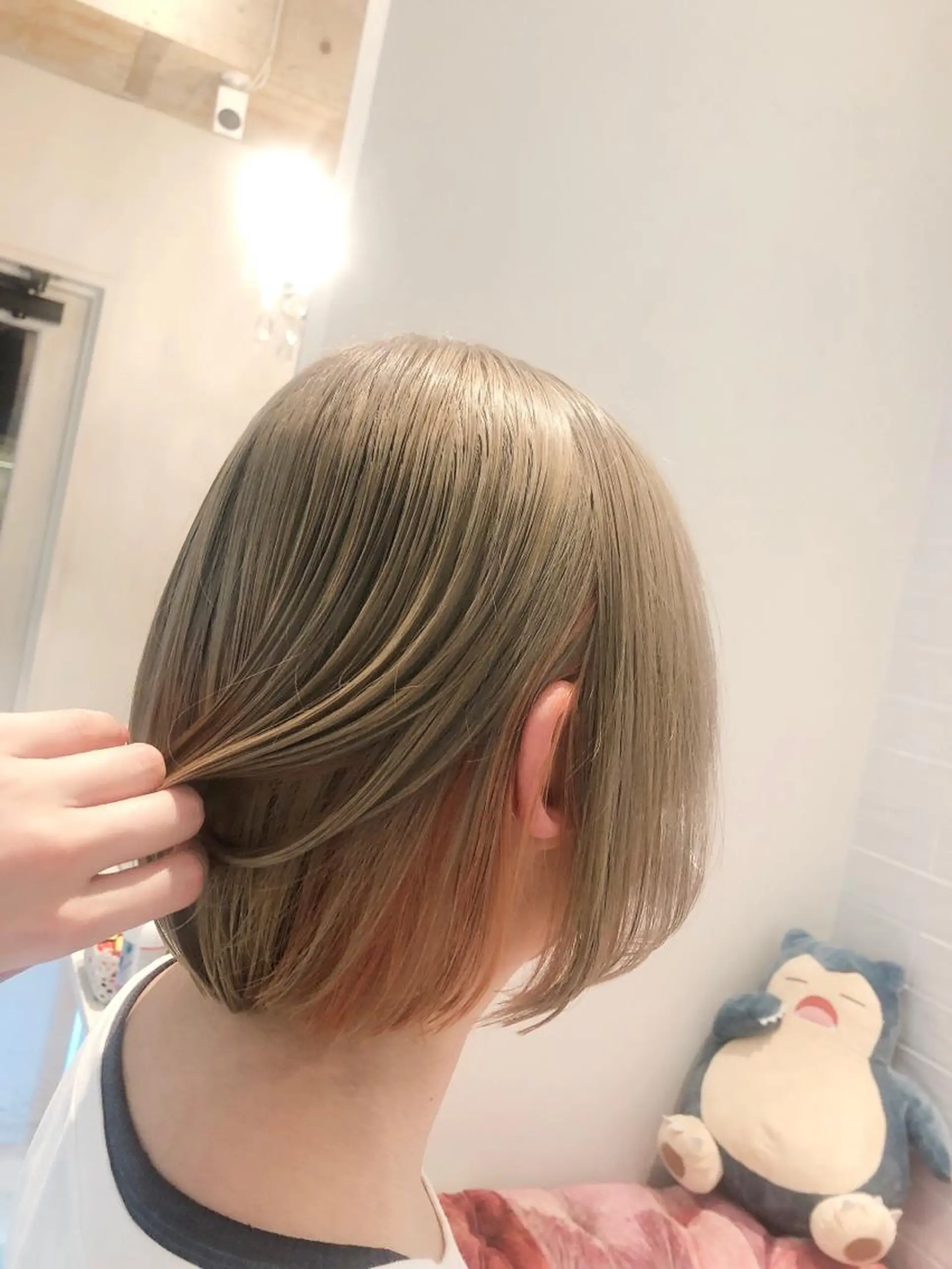 ショート カラー ベージュカラー ブリーチ インナーカラー オレンジ tomoka 推しカラーのヘアスタイル