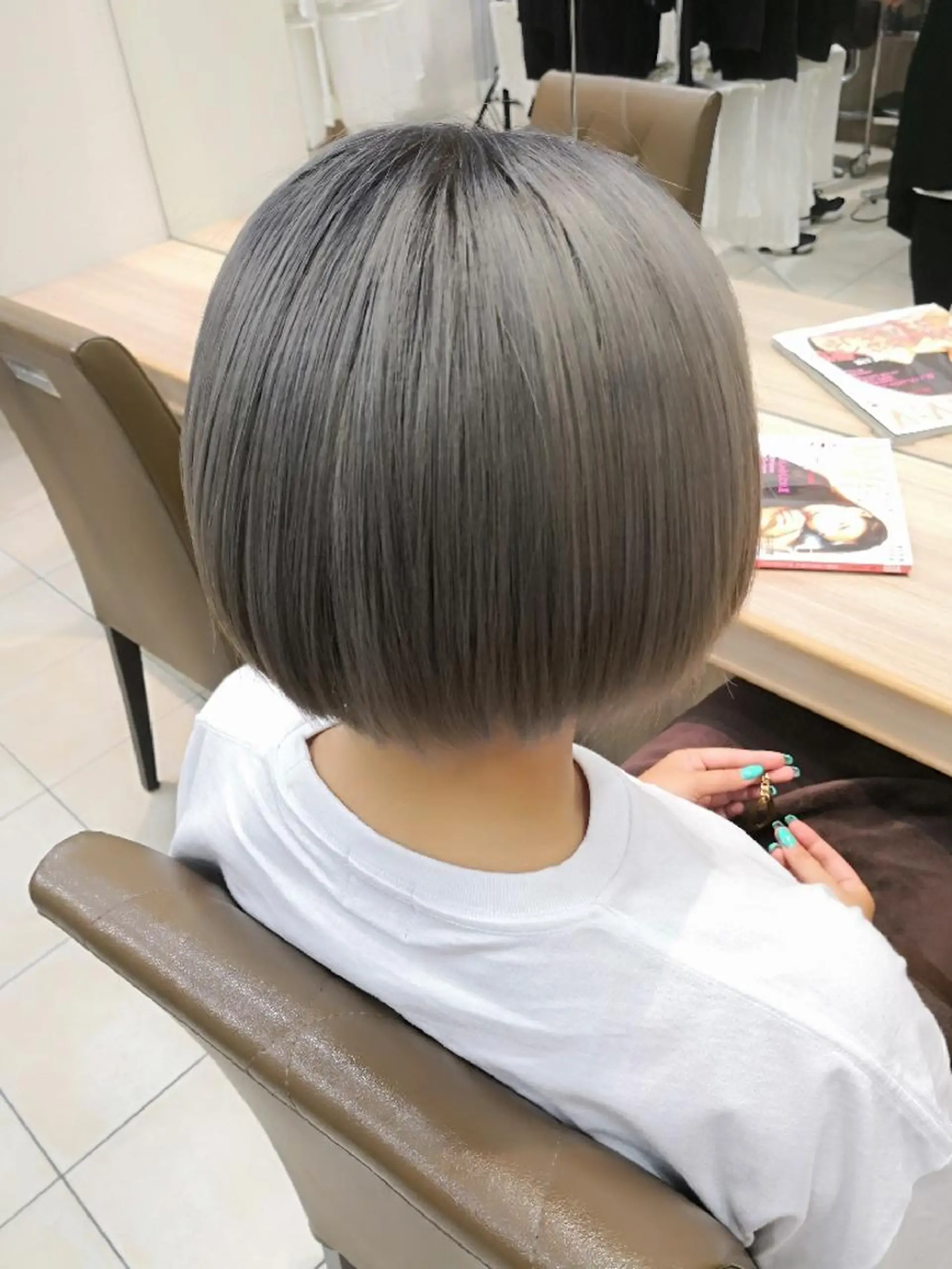 ショート カラー アッシュ シルバー シルバーアッシュ 🩶ハイライトカラー 🩶ASH西葛西鈴木のヘアスタイル