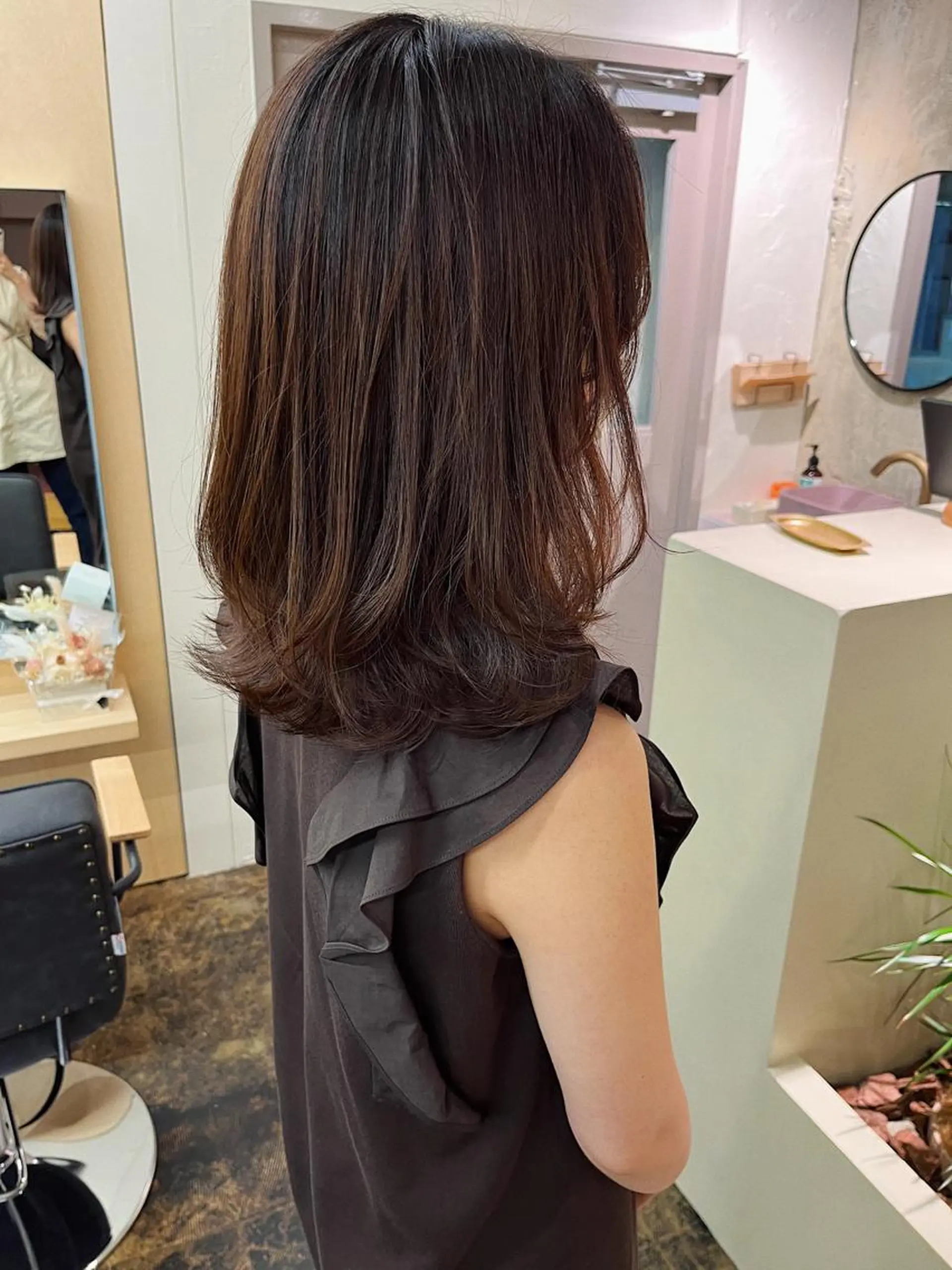 ミディアム レイヤーカット 西山 紗耶香🪽 透明感カラー/ボブのヘアスタイル