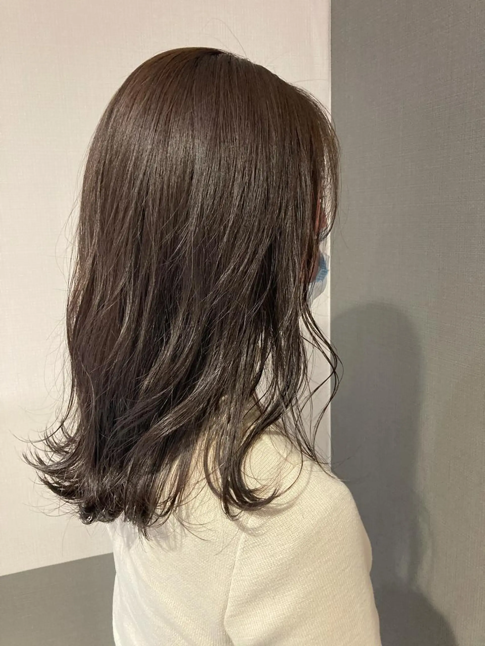 セミロング カラー 透明感カラー イルミナカラー Eleanor 立川北口のヘアスタイル