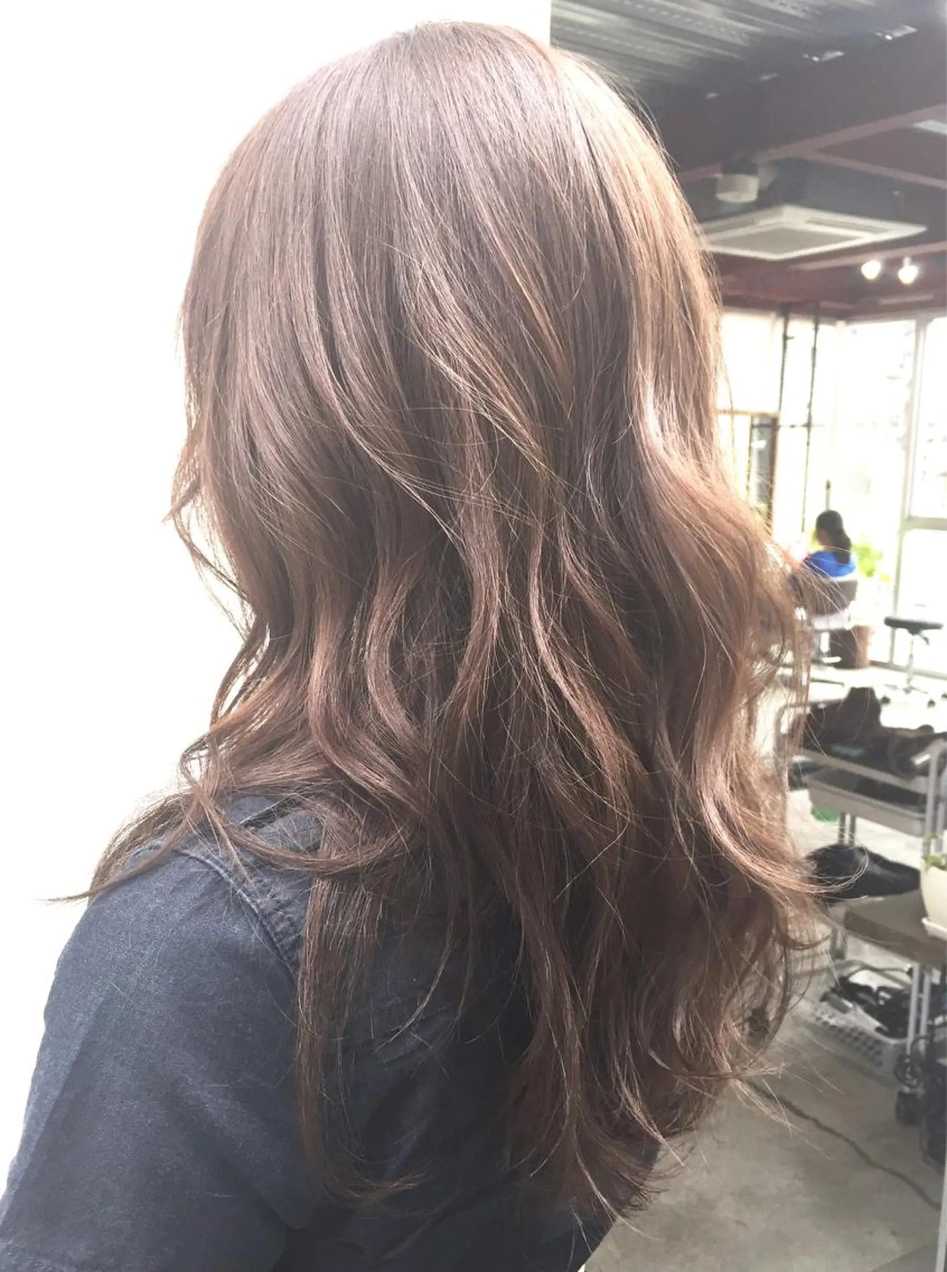 セミロング カラー アッシュ ブリーチ ブリーチなしカラー 福地 礼奈のヘアスタイル