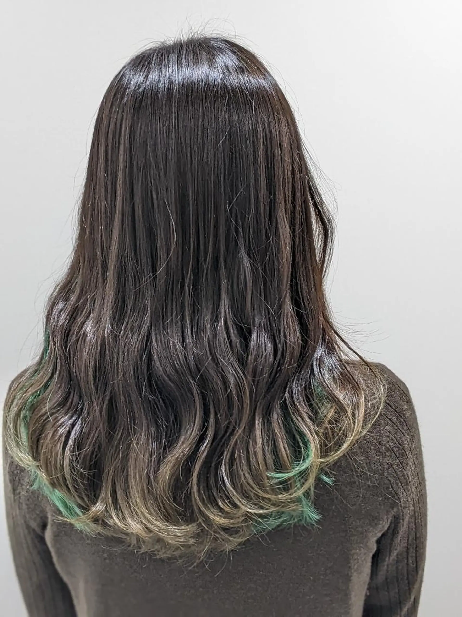ロング カラー イヤリングカラー グラデーションカラー インナーカラー ヘアカラー トリートメント 髪質改善アンブリーチ 店長みやけななのヘアスタイル