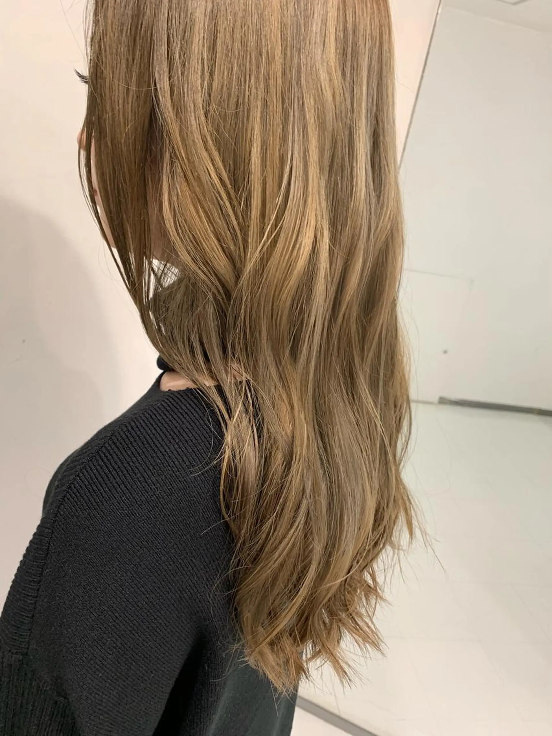セミロング カラー グレージュ yoshi (高橋福博)のヘアスタイル