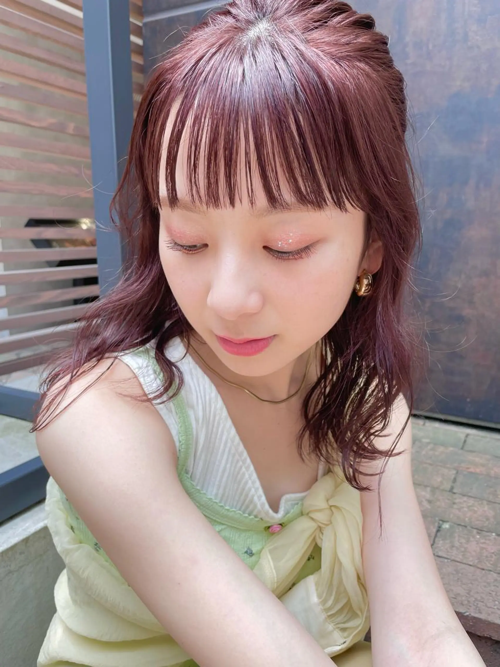 ロング カラー ブリーチ ブリーチなしカラー ピンクカラー ブリーチなしカラー レイヤーカットのヘアスタイル