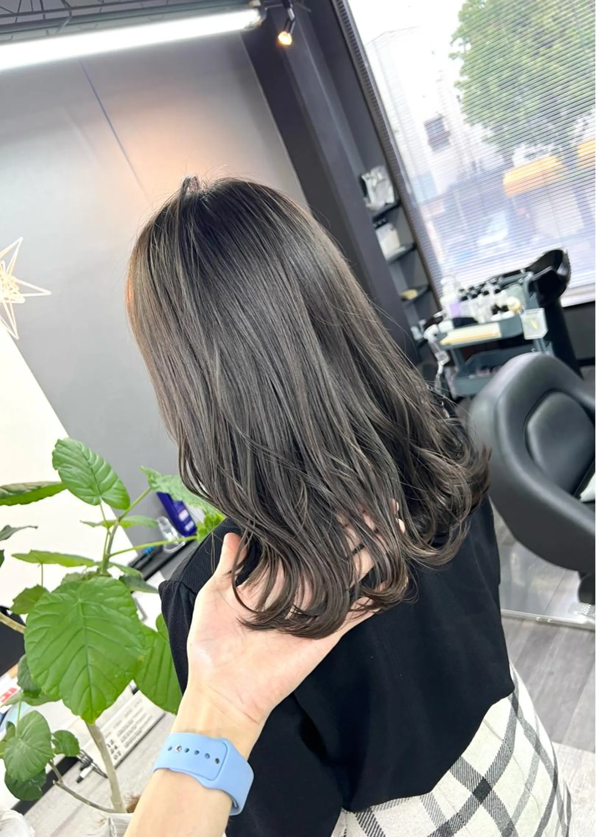 ミディアム カラー 名畑 裕貴のヘアスタイル