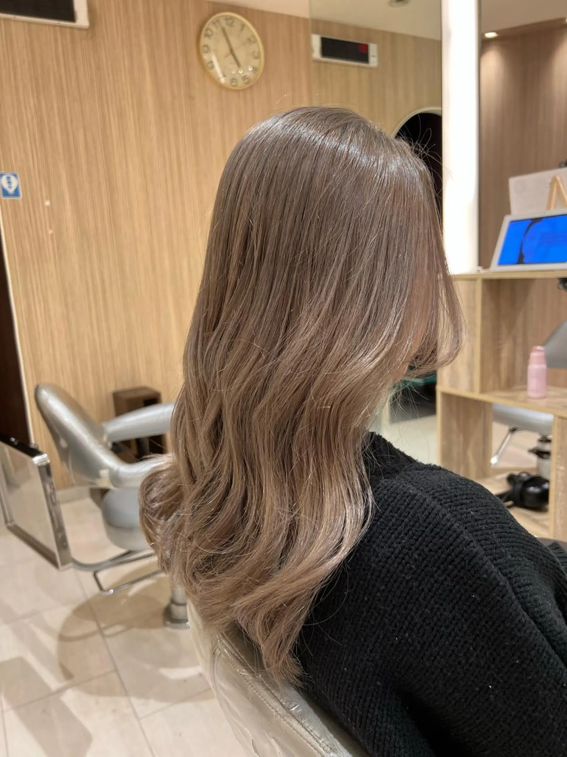 カラー 久永 菫のヘアスタイル