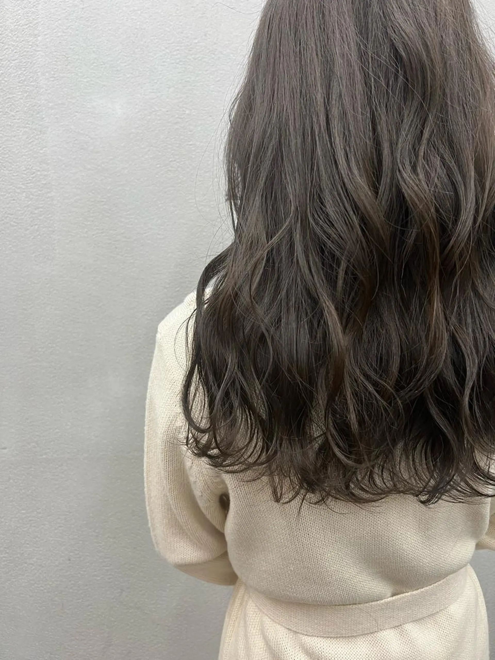 セミロング カット ヘアカラー トリートメント 亀田 泰生のヘアスタイル