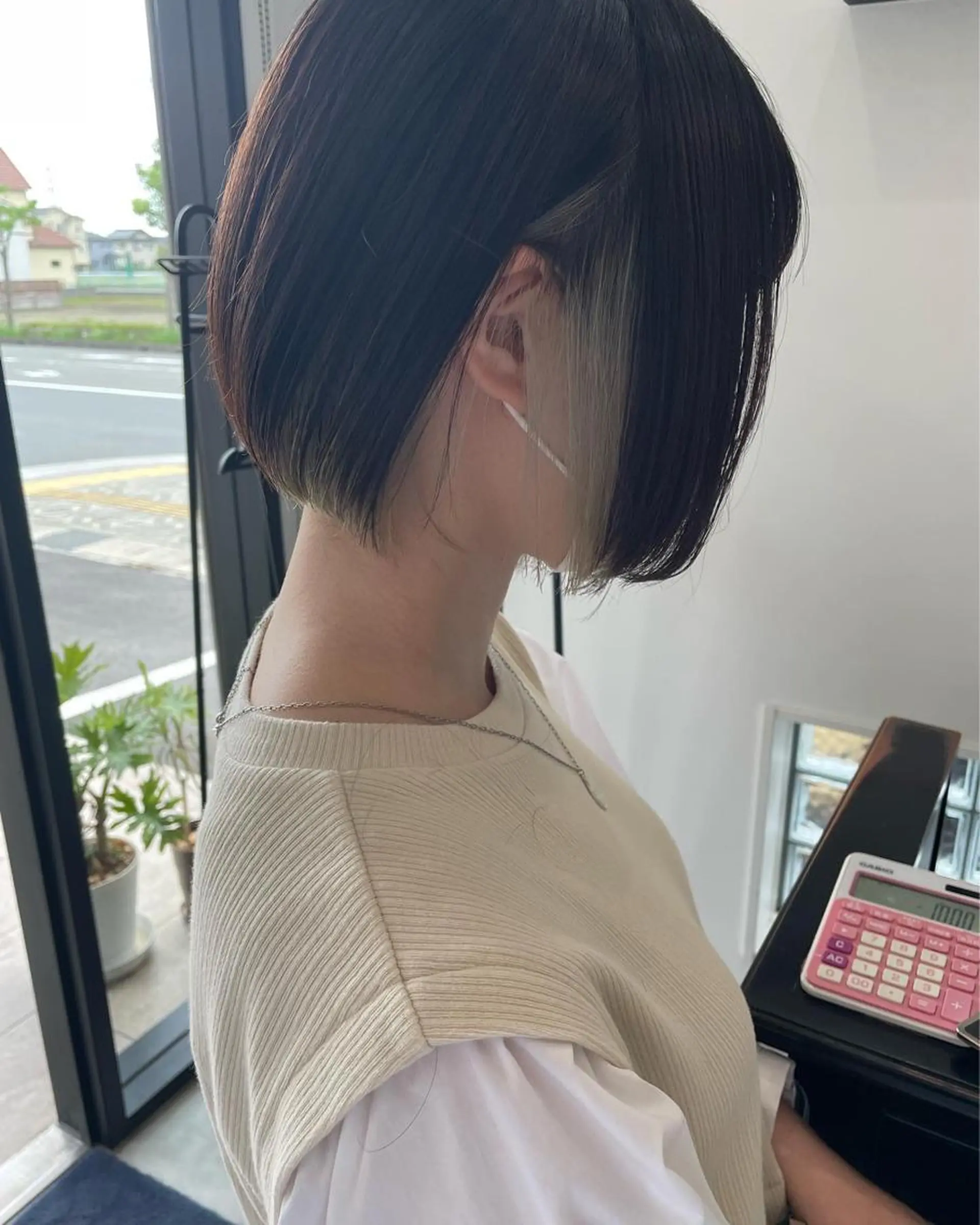 ショート ヘアカラー 明石 歩樹のヘアスタイル