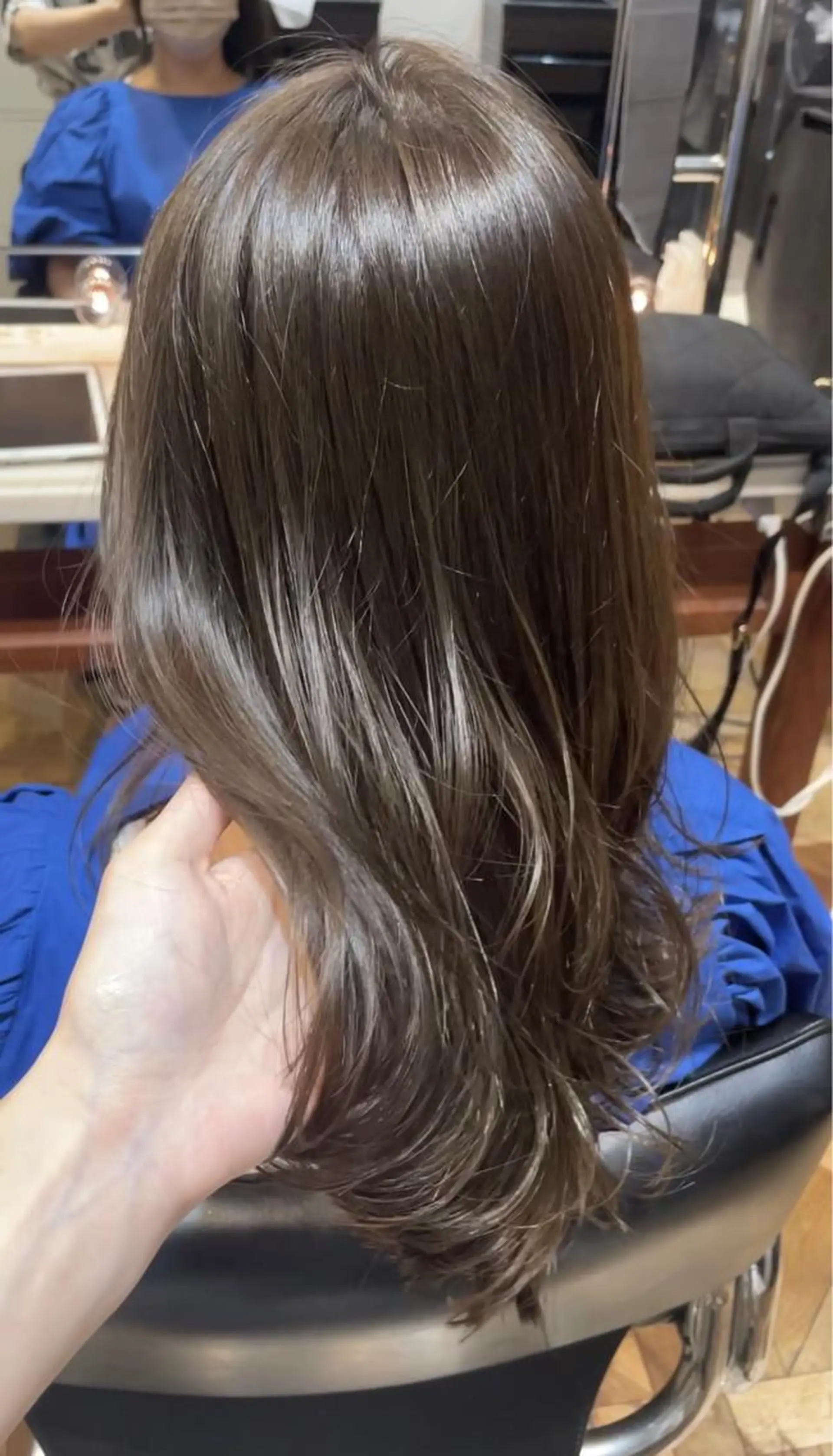ミディアム カラー ブリーチ 透明感カラー フォギーグレージュ グレージュ ブリーチなしカラー カット ヘアカラー トリートメント BEBE所属・ブリーチなし 透明感カラーKANAのヘアスタイル