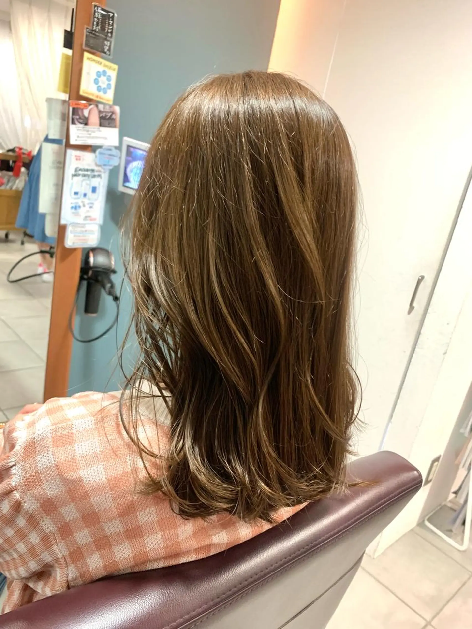 ミディアム カラー ベージュカラー 傷ませない縮毛矯正／ 吉岡 美江のヘアスタイル