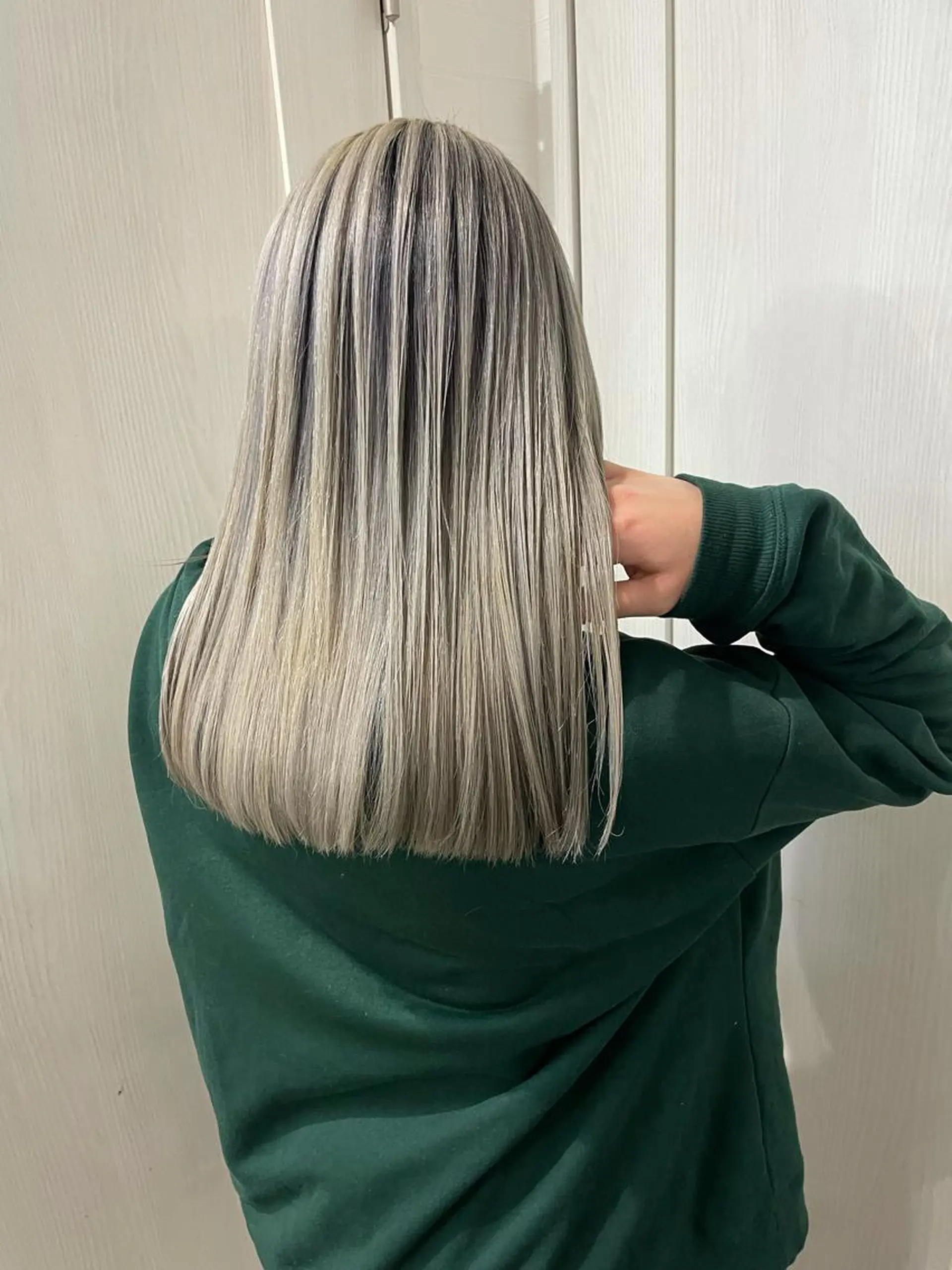 ミディアム カラー ヒカ/外国人風 デザインカラーのヘアスタイル