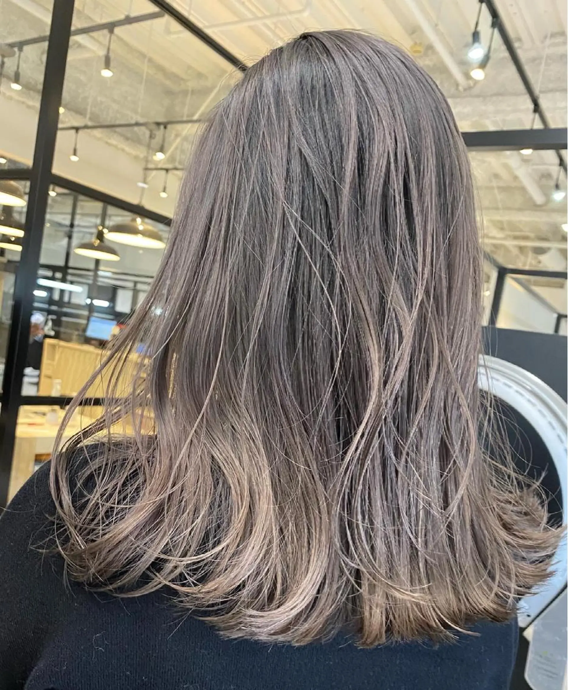 セミロング カラー カット ヘアカラー AVANCE京橋所属・ハイトーンヘア/ 島崎　タクミのヘアスタイル