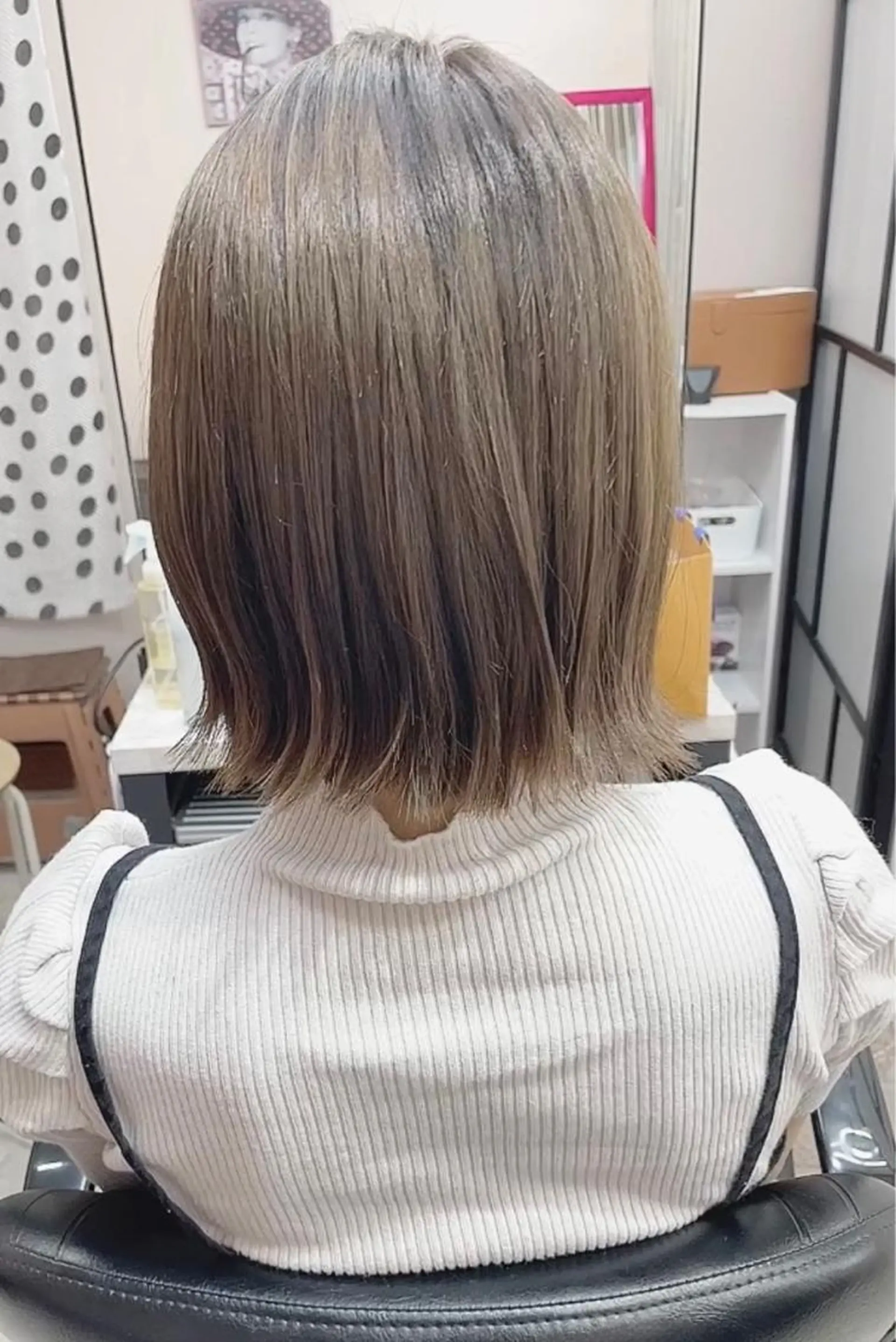 ショート カラー アッシュ ベージュカラー シースルーバング 外ハネヘア トリートメント 福見 美保のヘアスタイル