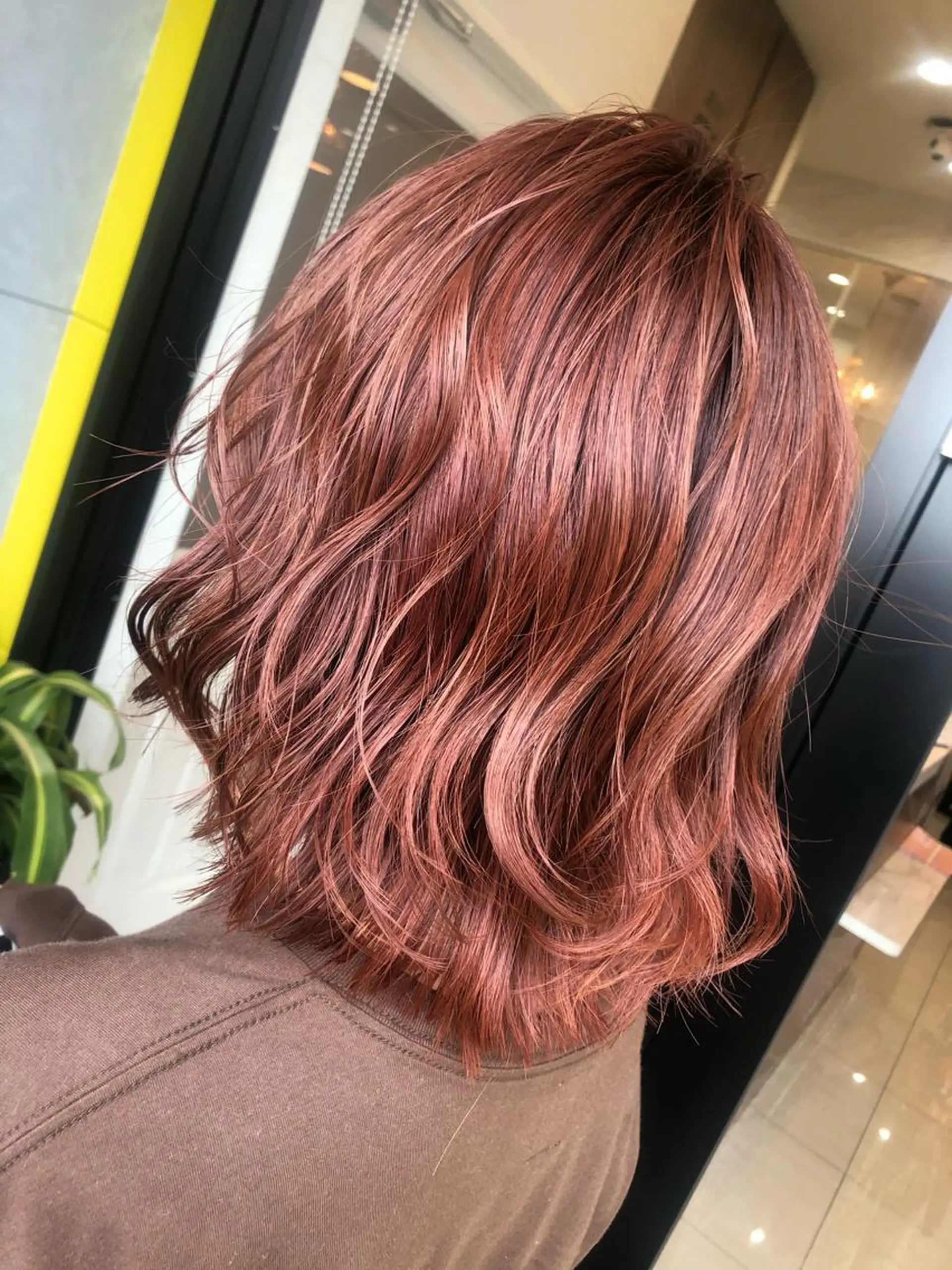ミディアム 塚本 文奈のヘアスタイル