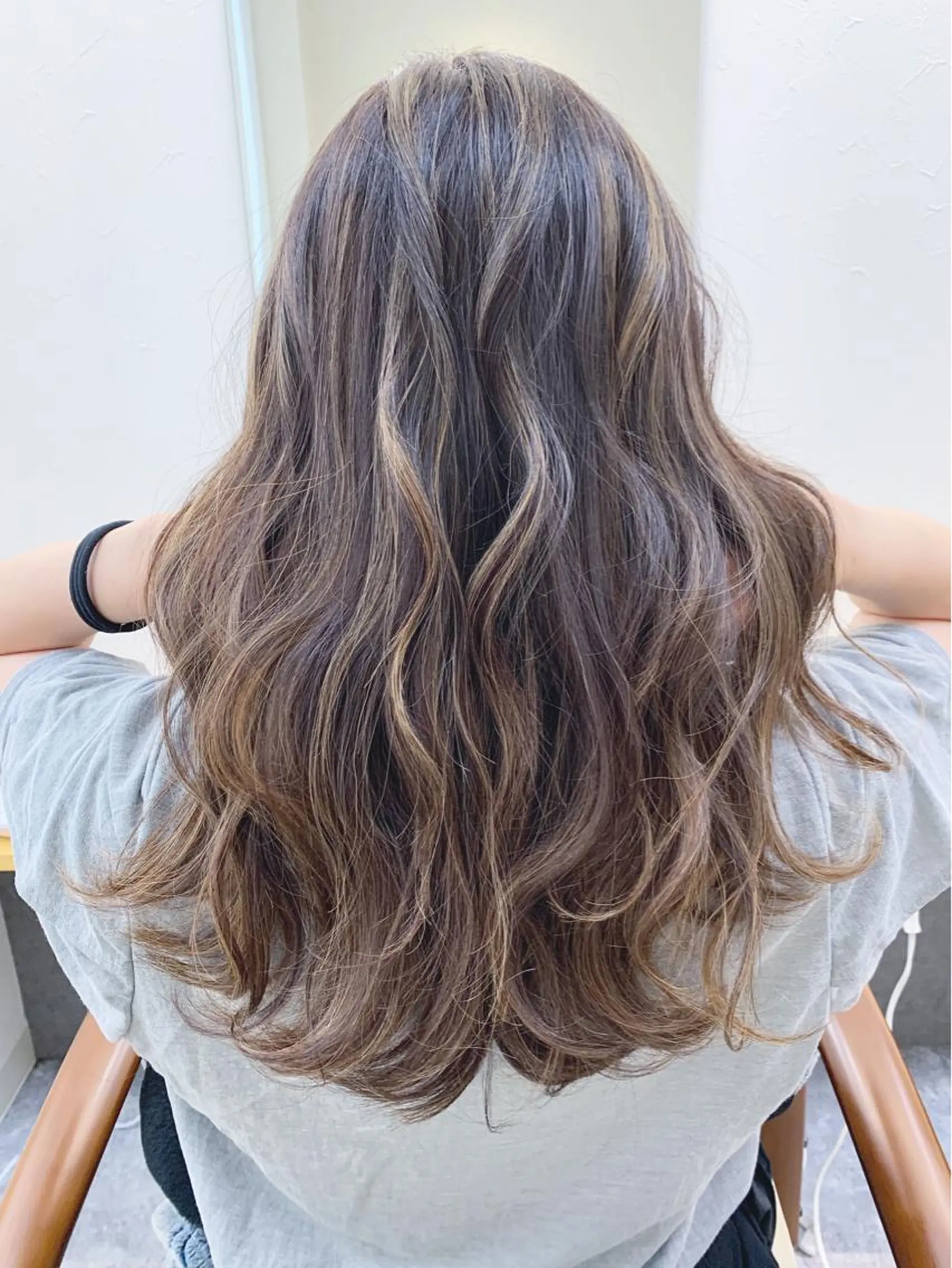 ロング ハイライト H所属・H (エイチ) 烏丸御池店のヘアスタイル