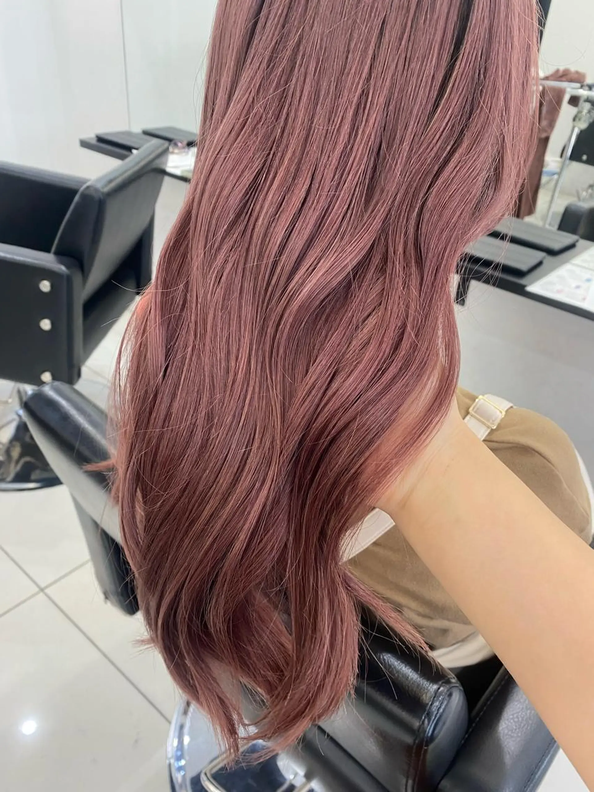ロング カラー ブリーチ ピンクカラー 小顔ショート🦋 八巻ちさとのヘアスタイル