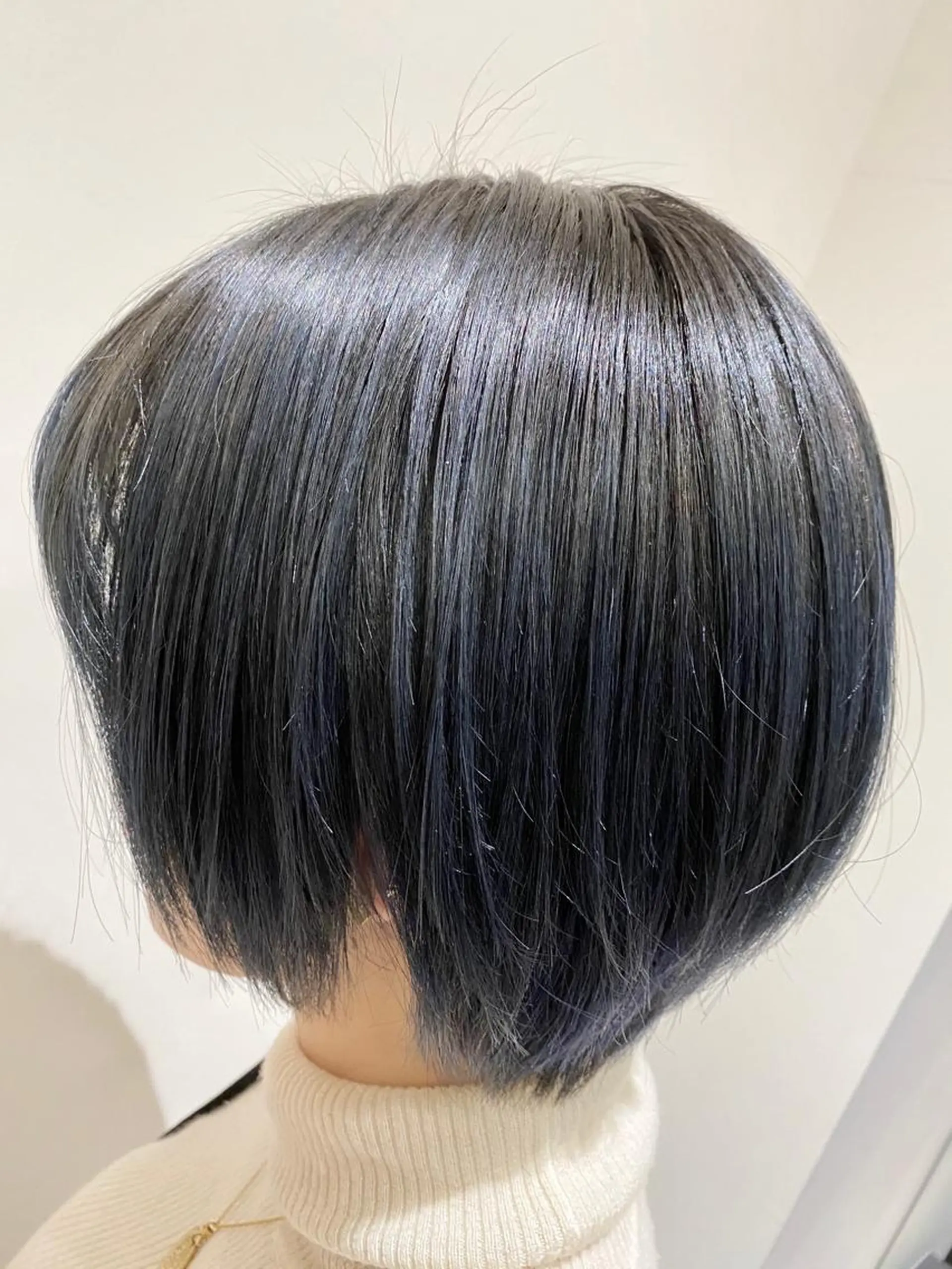 ショート カラー 黒髪 ブリーチ ブルーカラー ブルーブラック ネイビーカラー カット ヘアカラー トリートメント KEN KENのヘアスタイル