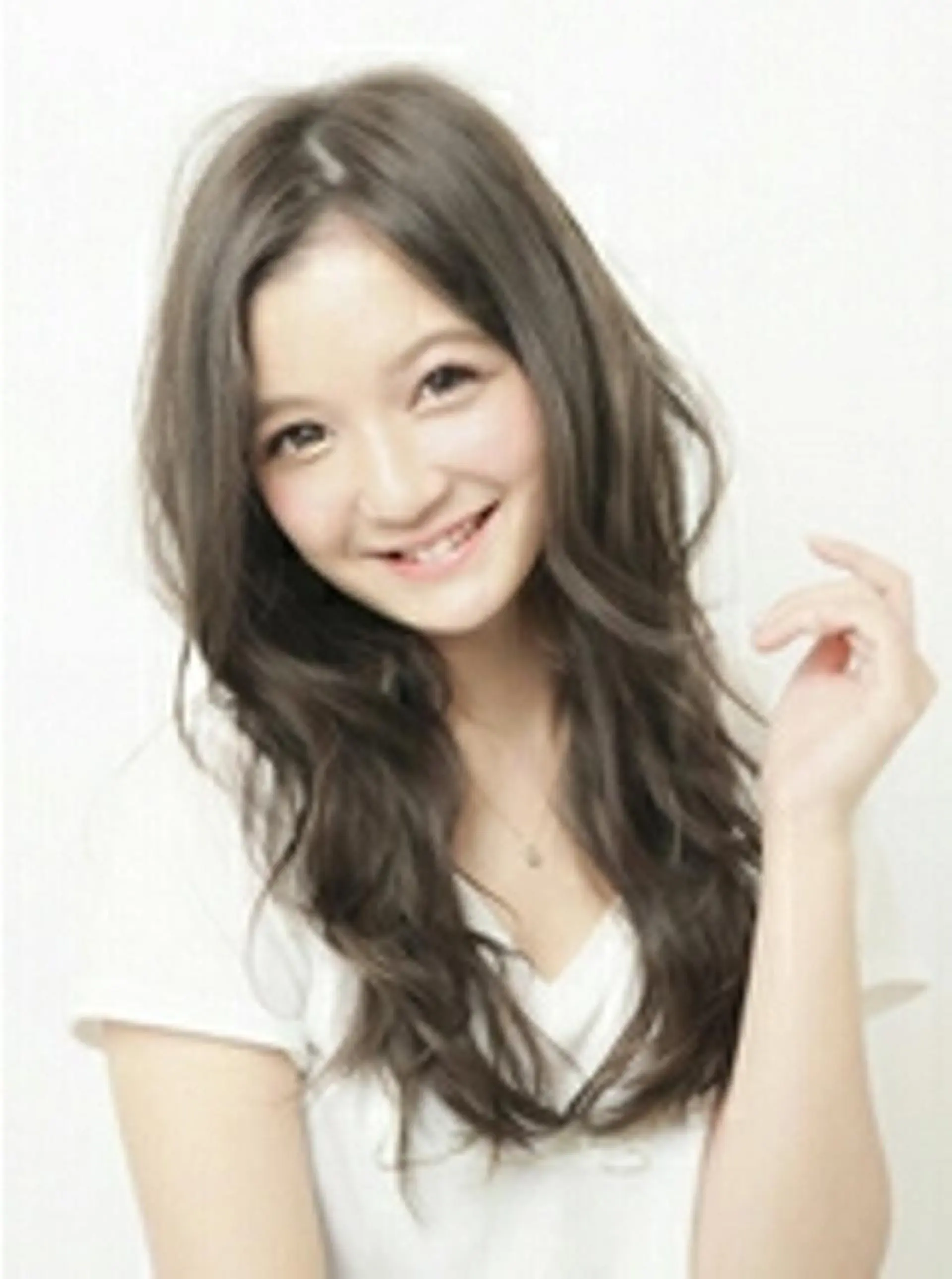 パーマ ロング 田辺 侑未のヘアスタイル