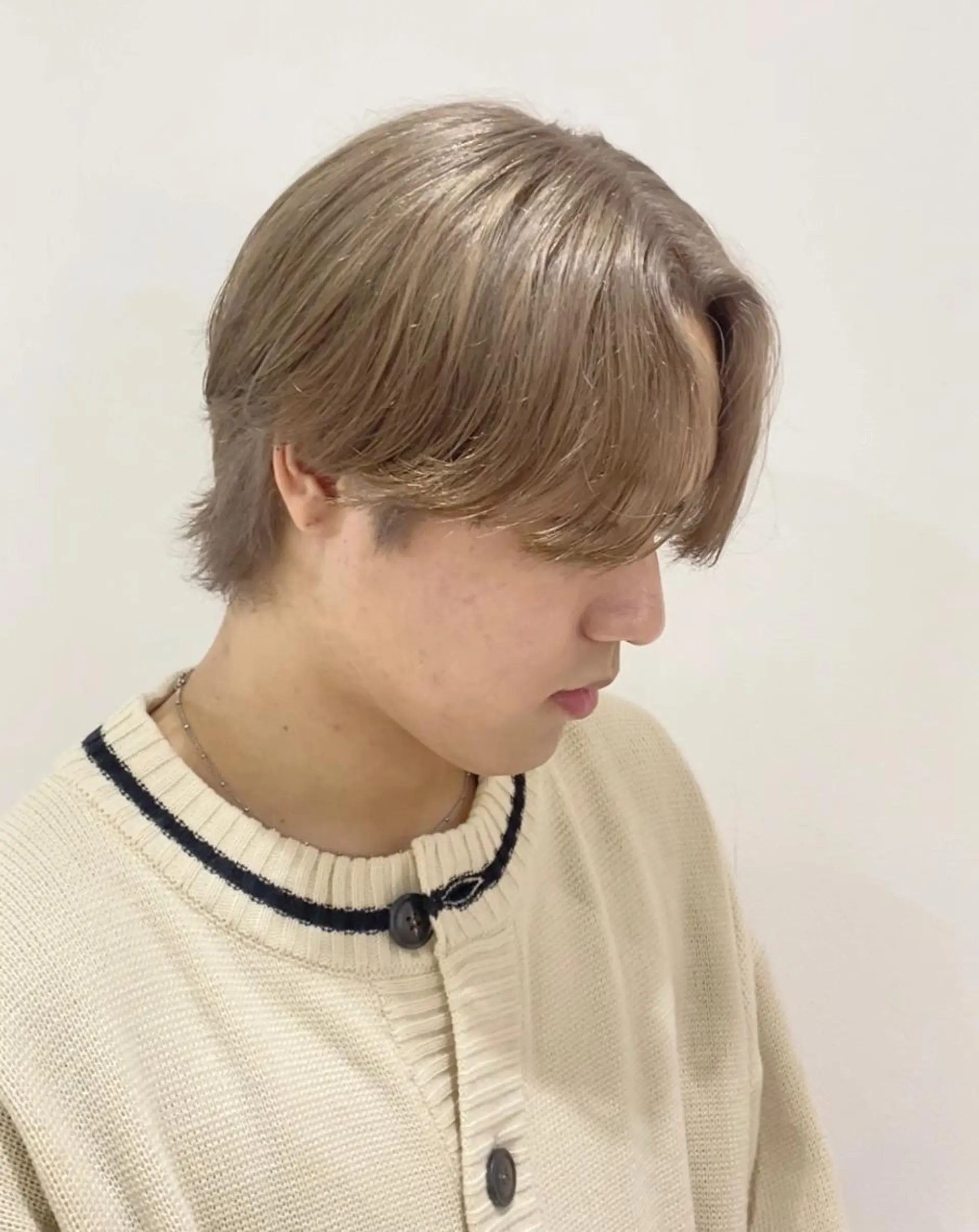 ミディアム カラー メンズ キッズ メンズブリーチ ベージュカラー ブリーチ ミルクティーベージュ トリートメント ヘアカラー HAZEL博多所属・杉村 一輝のヘアスタイル