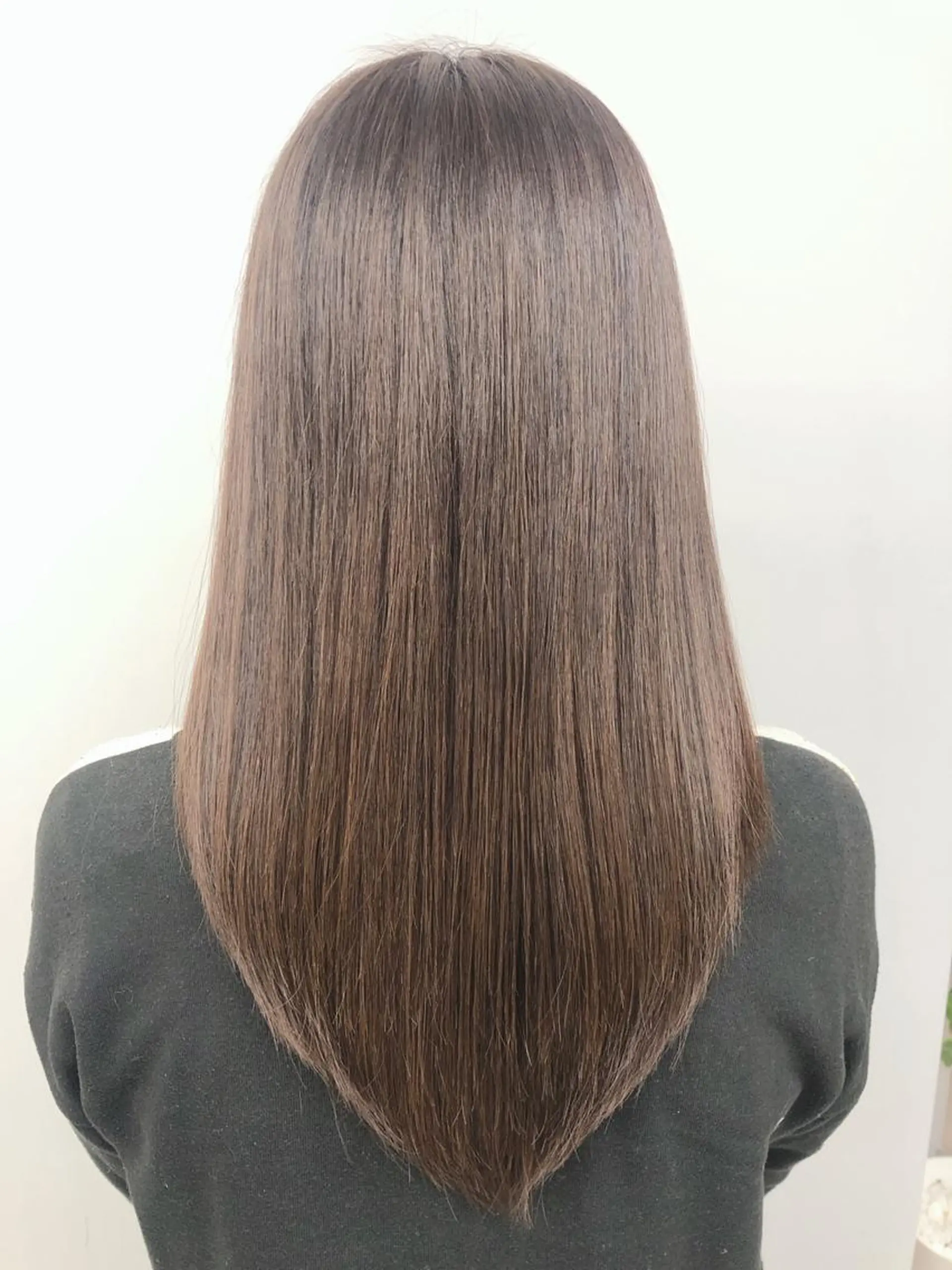 セミロング カラー アッシュ アッシュブラウン ブラウンカラー レイヤーカット 代表　YUKI ☆のヘアスタイル
