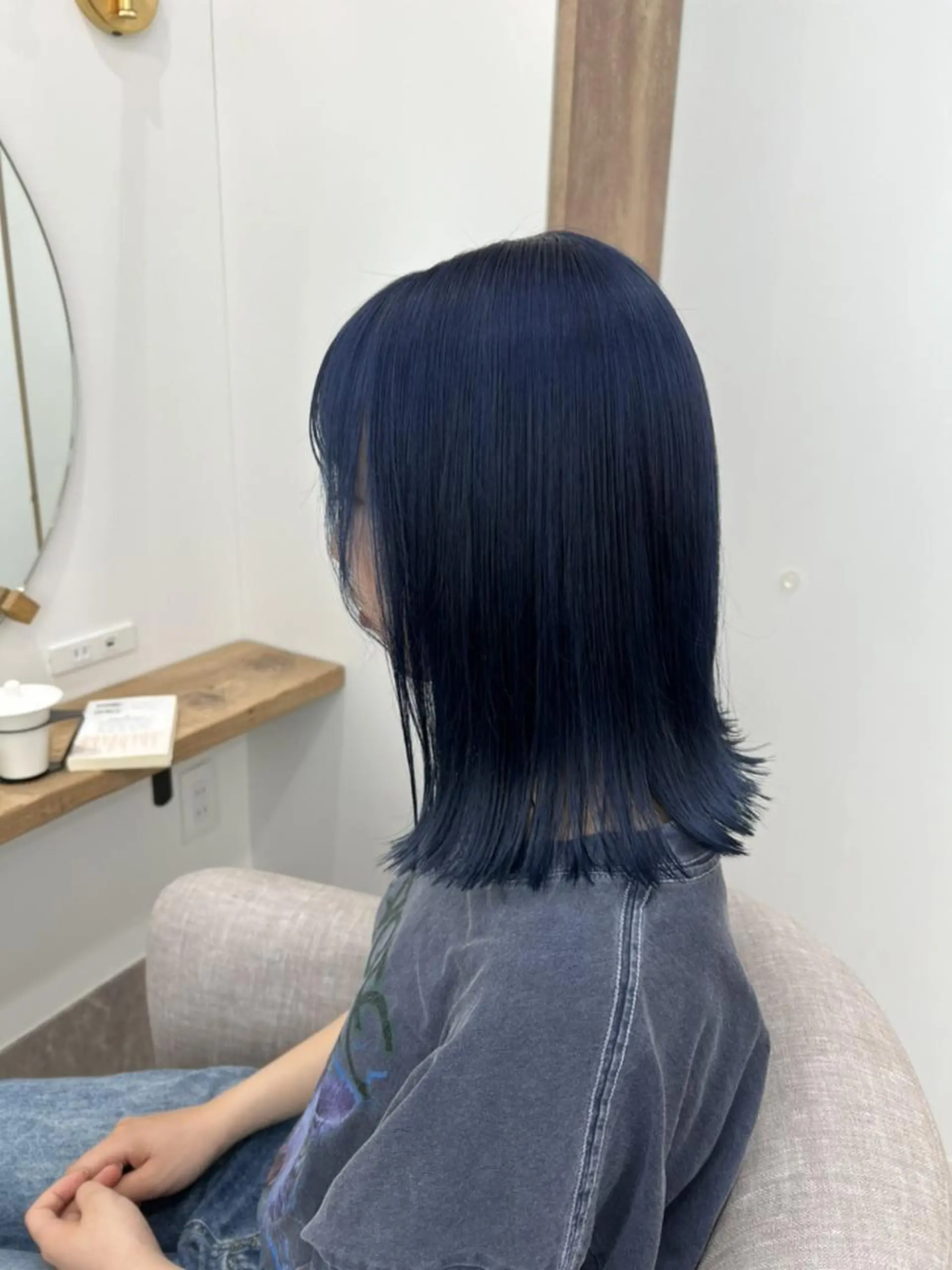 ミディアム カラー ブリーチ ブルーカラー ネイビーカラー Ami アミのヘアスタイル