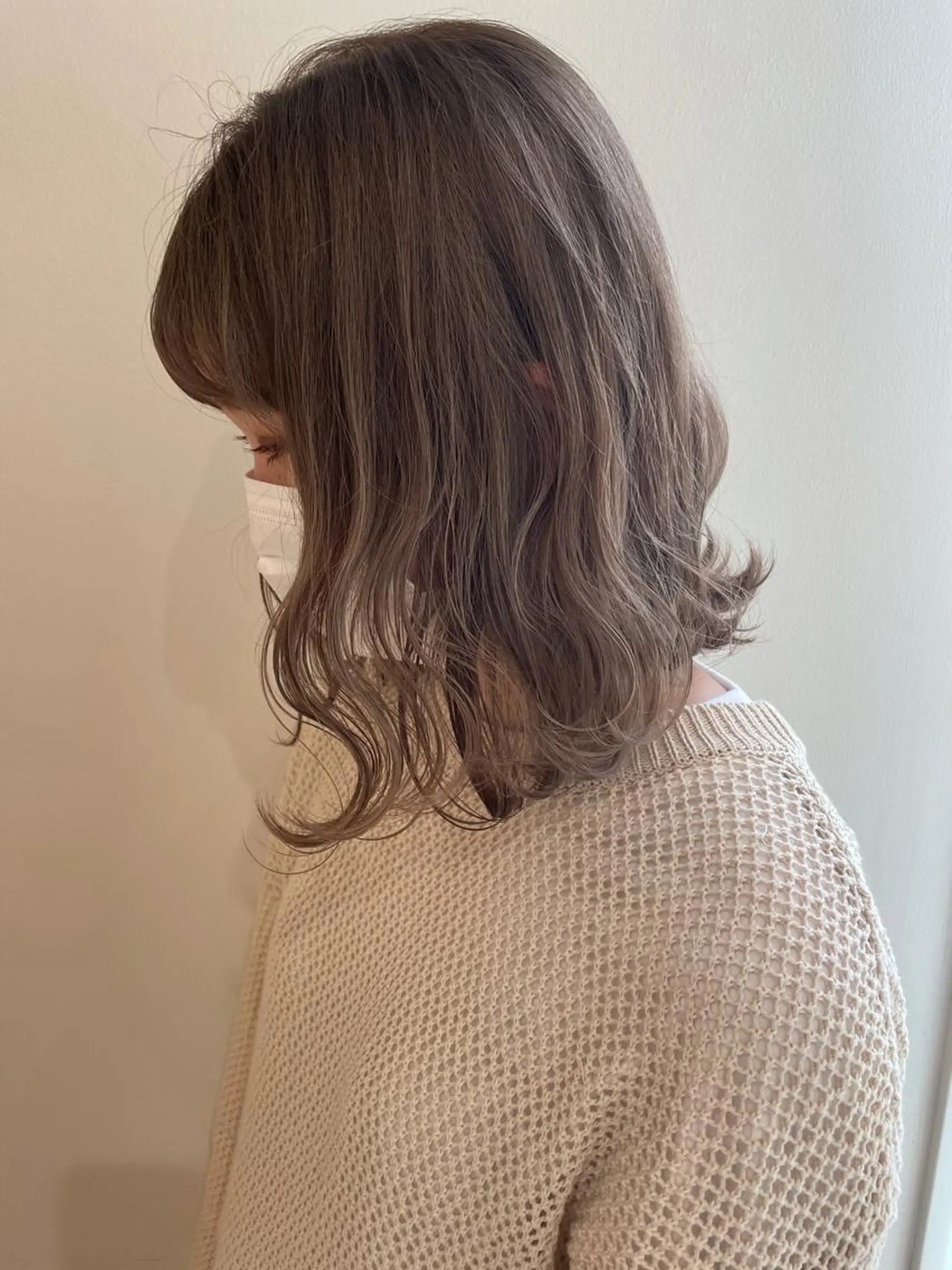 ミディアム カラー カット ヘアカラー 顔まわりカット✄ ベージュカラー🧸のヘアスタイル