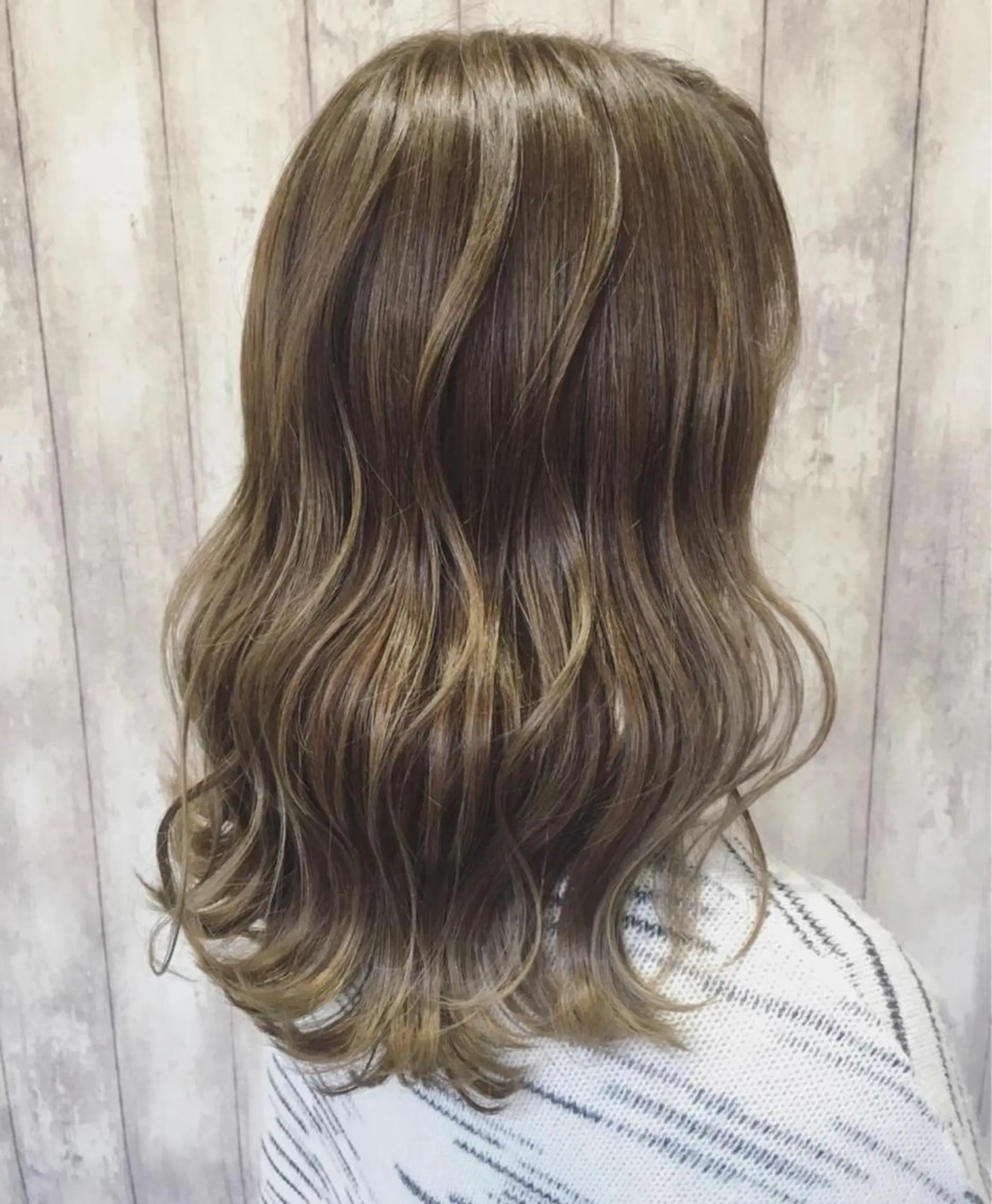 セミロング 韓国風透明感カラー 💎YUI💎のヘアスタイル