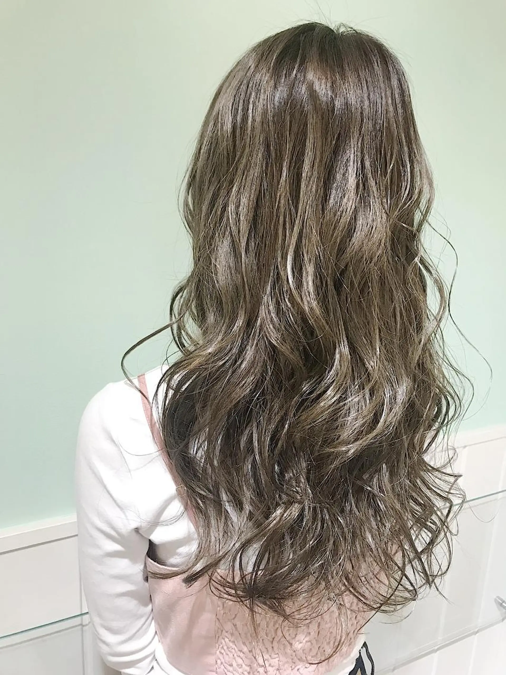 ロング カラー カット ヘアカラー トリートメント Neolive caffのヘアスタイル