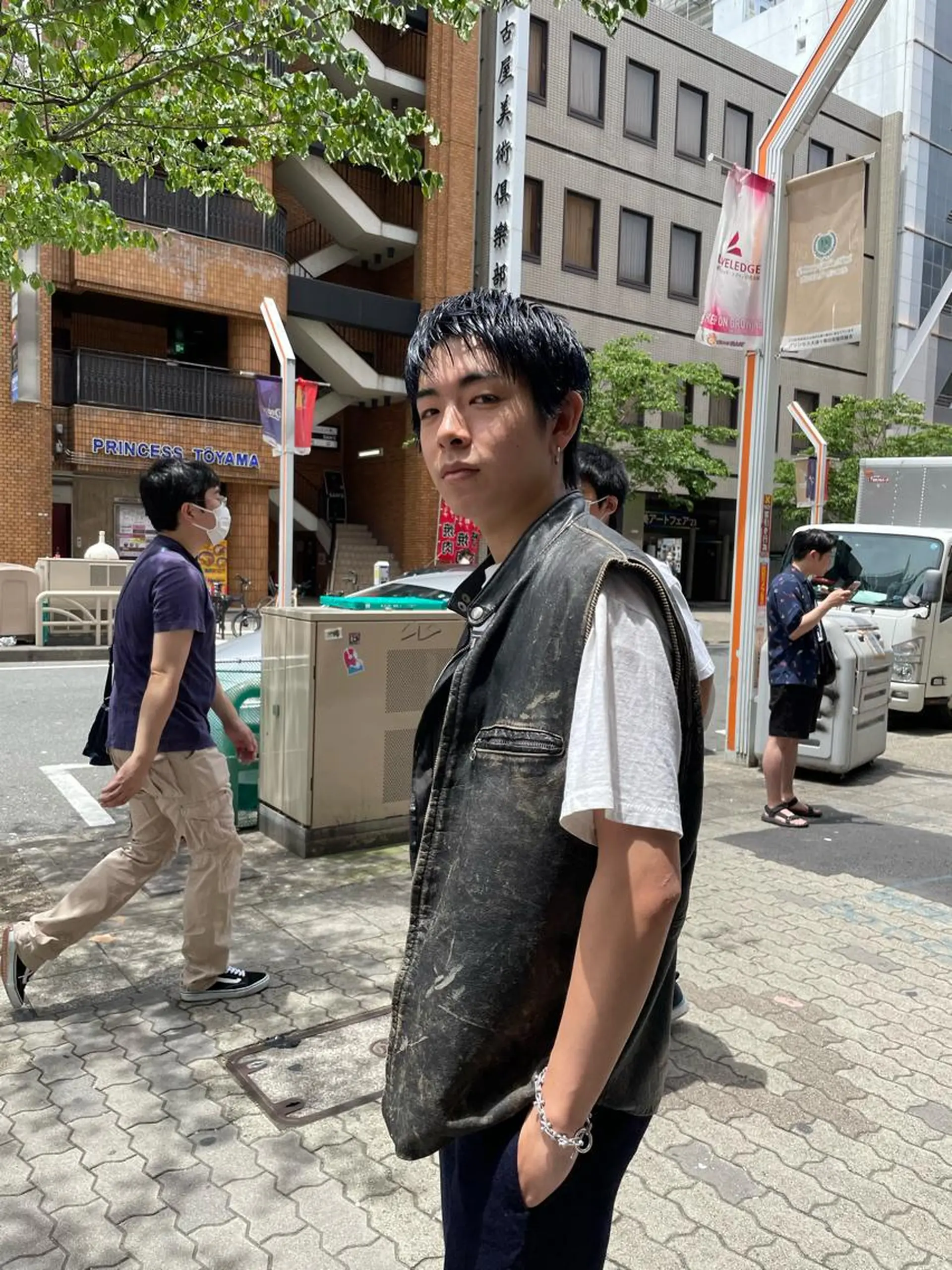 ショート カラー メンズ メンズブリーチ ブリーチ ブルーカラー ダブルカラー ネイビーカラー 髪質改善ストレート KENTOのヘアスタイル