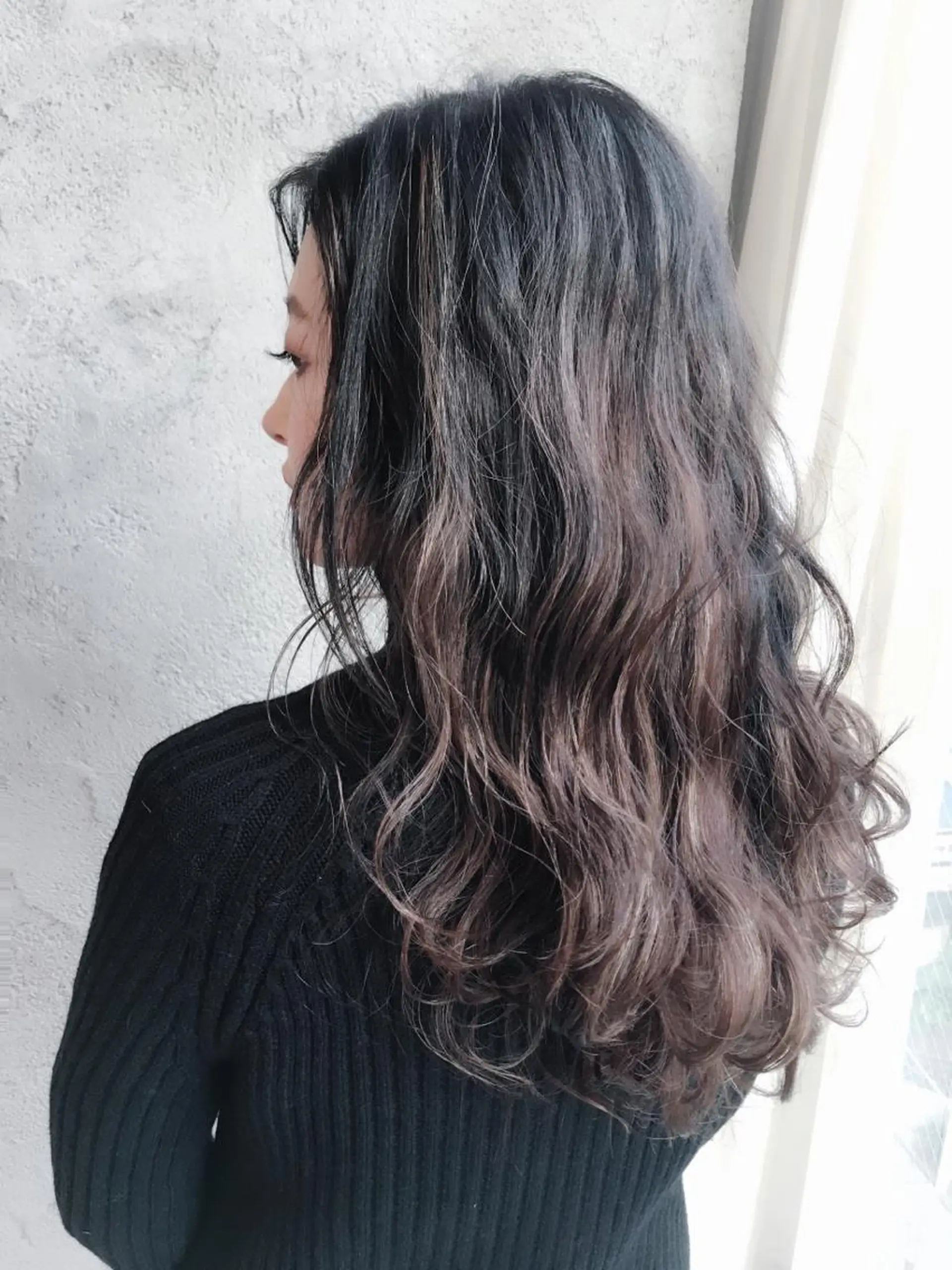 セミロング カラー グラデーションカラー ハイライトカラー ハイライト EMANON天神所属・Hitomi Ezakiのヘアスタイル