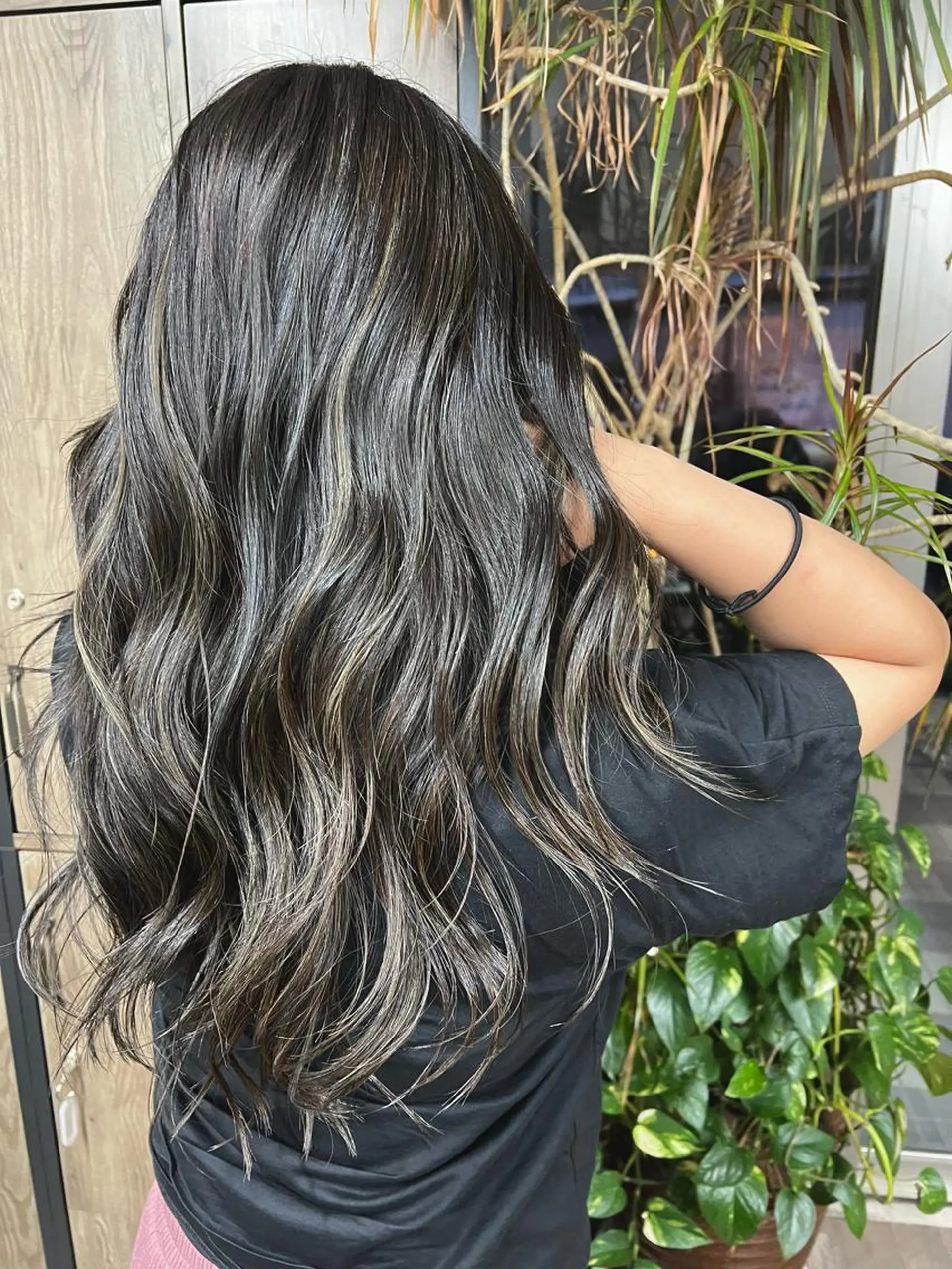ロング カラー バレイヤージュ ブリーチ ケアブリーチ ダブルカラー イヤリングカラー カット ヘアカラー 🌷かわばた めい🌷のヘアスタイル