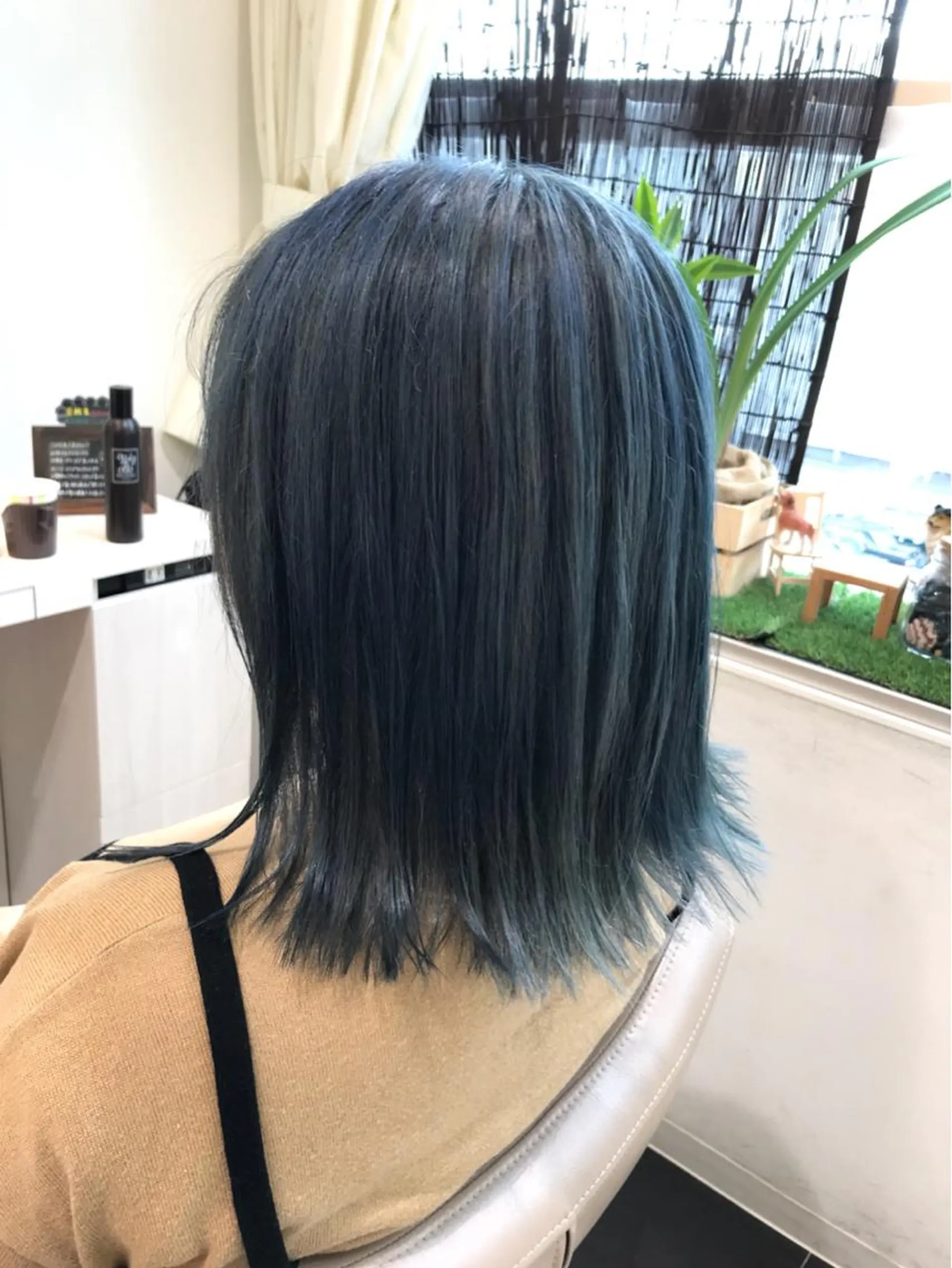 ミディアム カラー ブリーチ ケアブリーチ 透明感カラー ネイビーカラー ボブ 山崎俊輔/髪質改善 /バレイヤージュのヘアスタイル