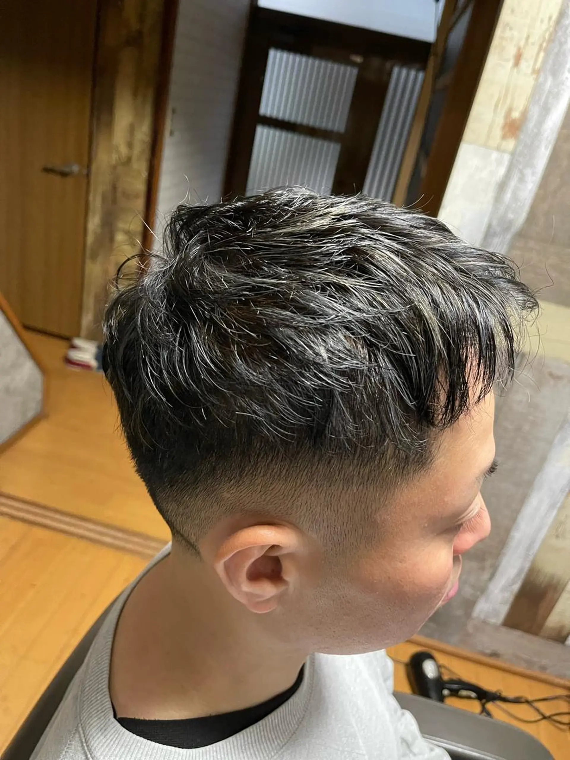 カラー メンズ メンズメッシュ メッシュ シルバー カット ヘアカラー トリートメント spaski所属・メンズ特化型/永井 友貴のヘアスタイル