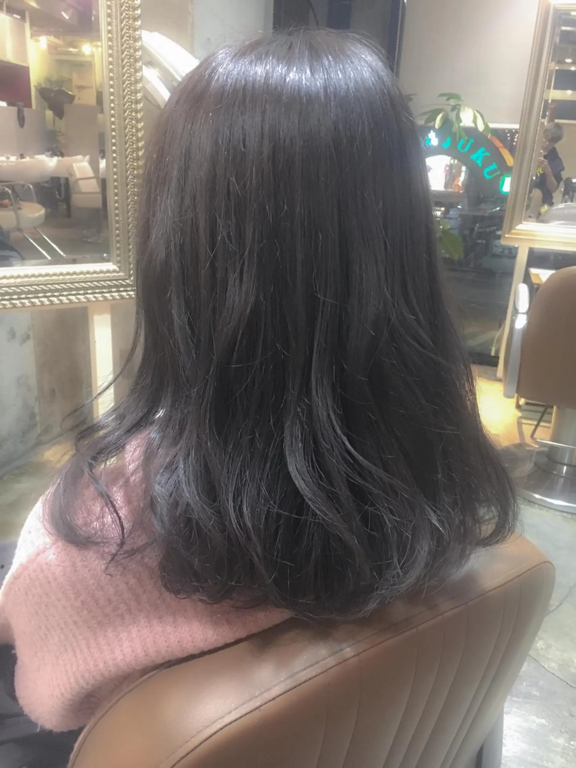 セミロング カラー ダークグレー ダークグレージュ グラデーションカラー グレージュ 北條 優輝のヘアスタイル