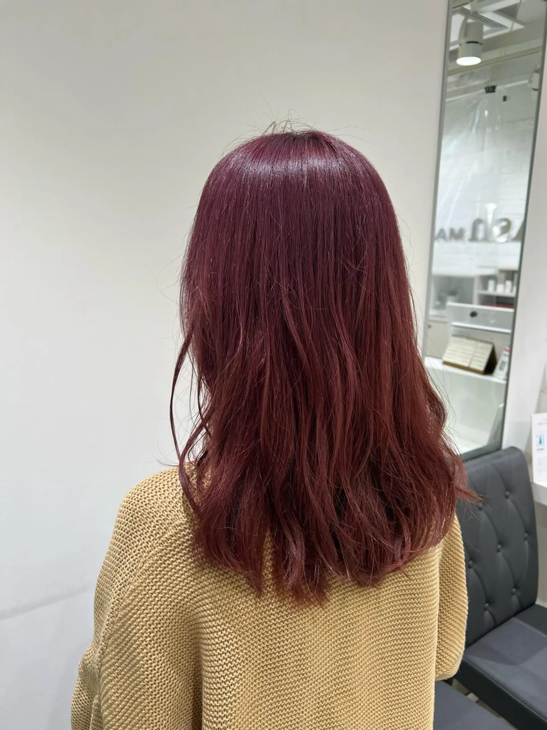 セミロング カラー ブリーチ ボルドーカラー ピンクカラー 【暖色カラー特化】 中山由梨のヘアスタイル