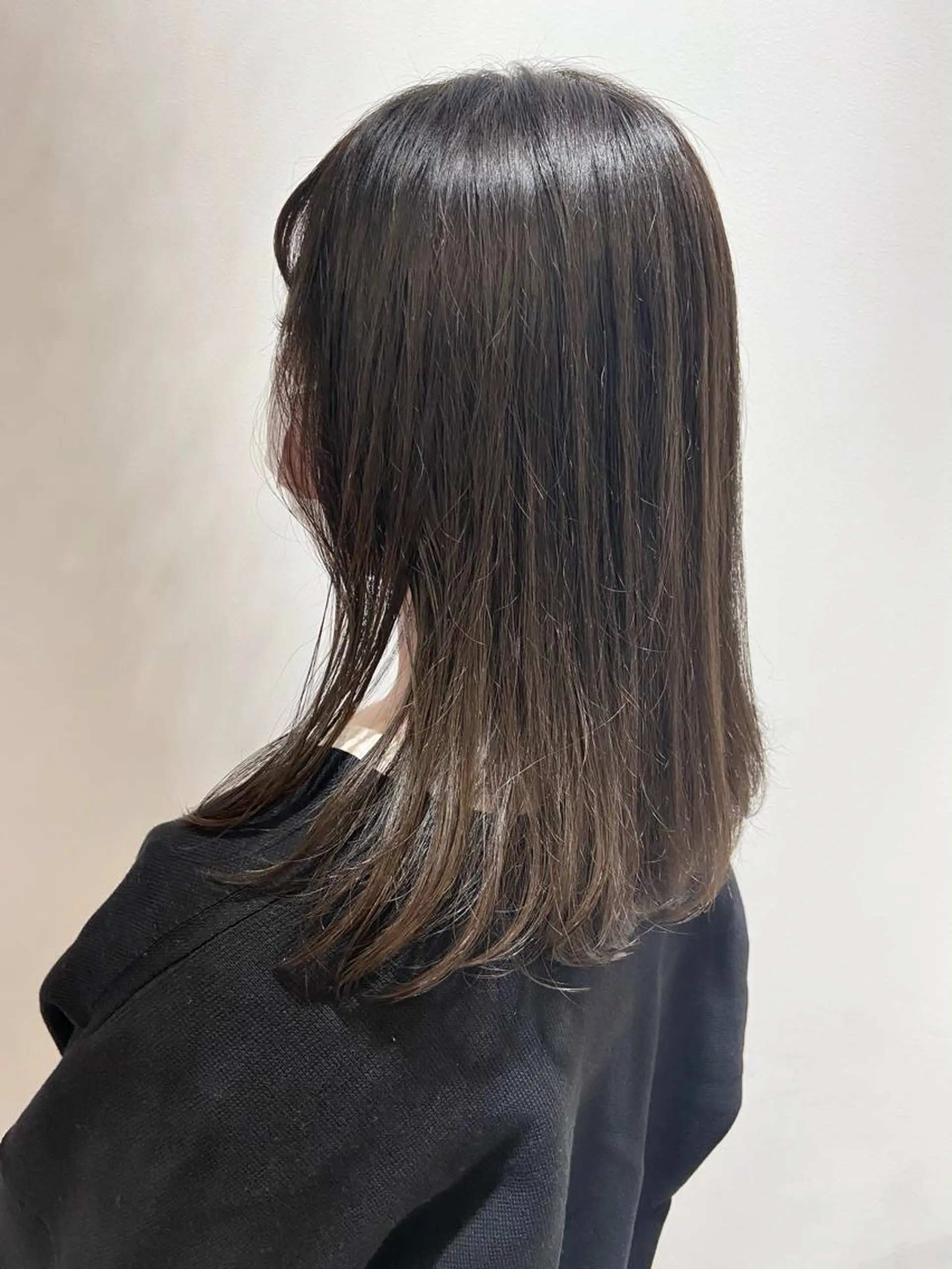 ミディアム カラー ヘアカラー 🐺ウルフ/レイヤー 似合わせ‎🤍沙羅のヘアスタイル