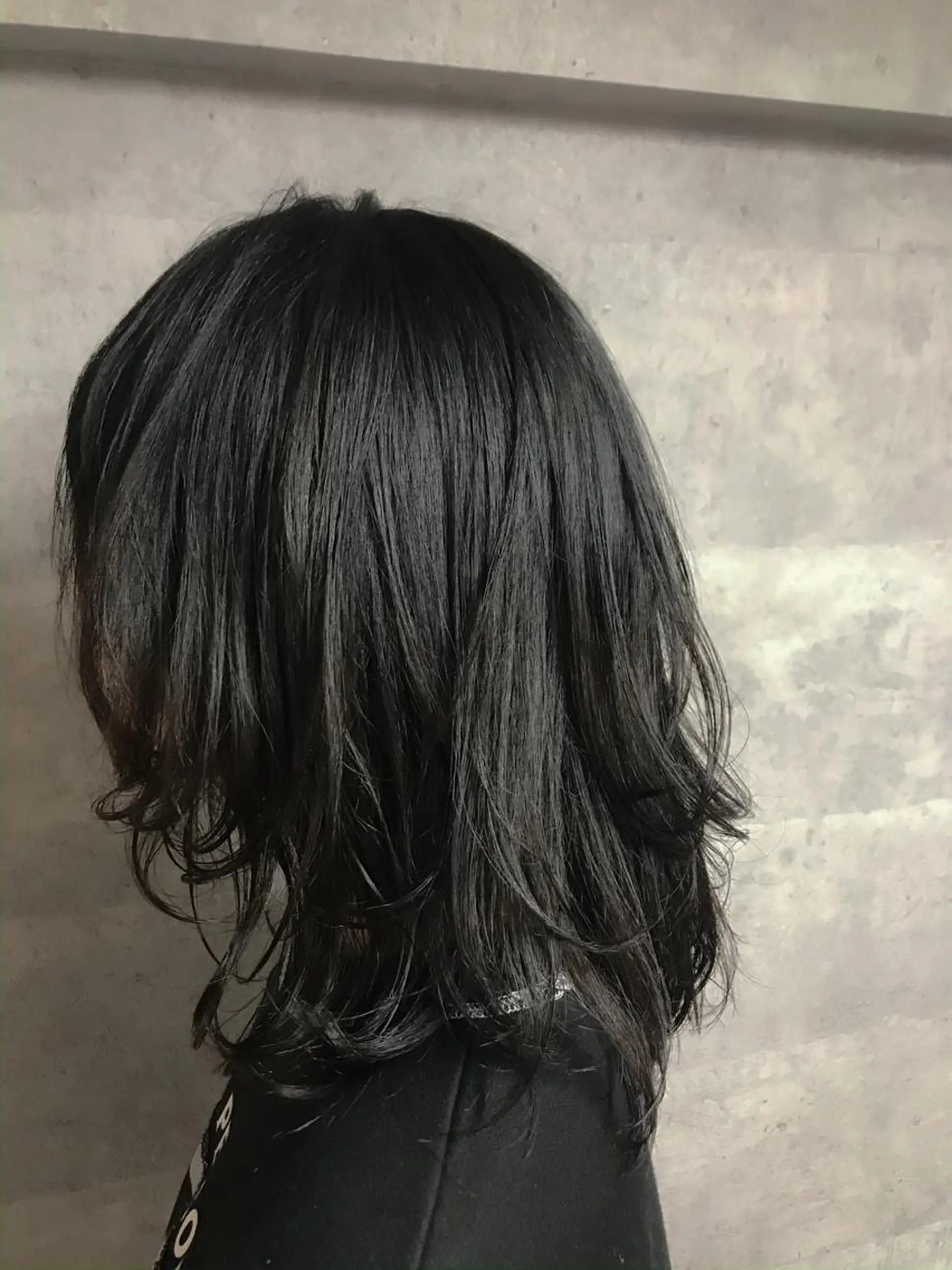 ミディアム カラー ダークグレー ダークグレージュ グレージュ ウルフカット カット ヘアカラー トリートメント 久保亮太 /大人ショートのヘアスタイル