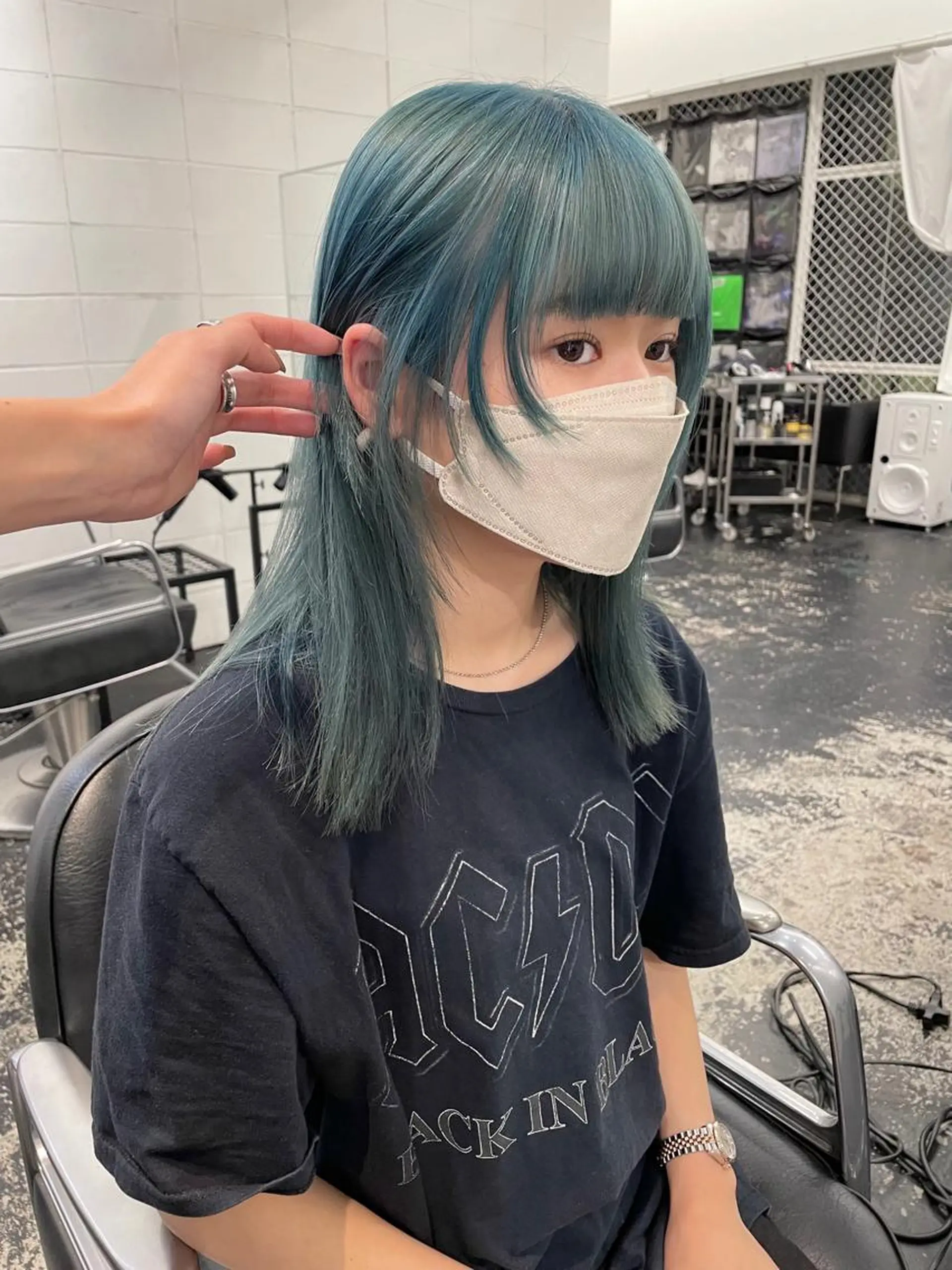 ミディアム カラー パーマ ヘアアレンジ メンズ キッズ ネイル マツエク・マツパ アイブロウ メンズブリーチ ブリーチ ブルーカラー ブルー グリーン カット ヘアカラー トリートメント 艶ハイトーン/ヘア アレンジAYAKAのヘアスタイル