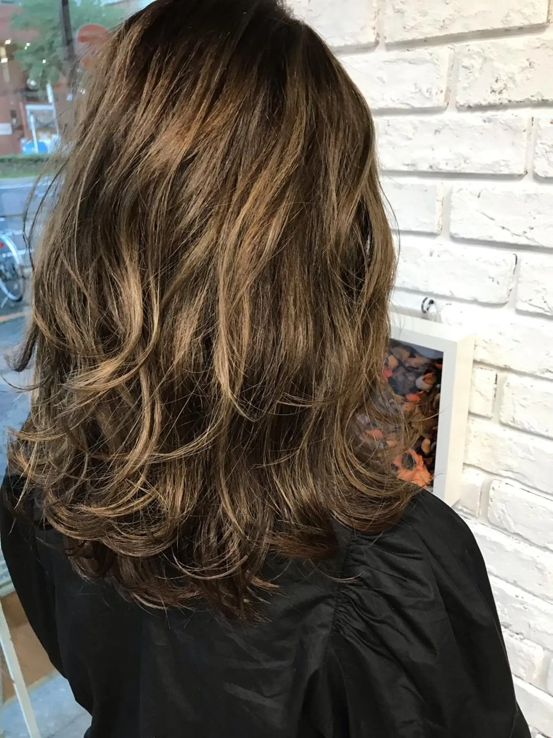 カラー バレイヤージュ グレージュ ハイライトカラー カーキグレージュ カット ヘアカラー トリートメント 日比 貴大/ minim hairのヘアスタイル