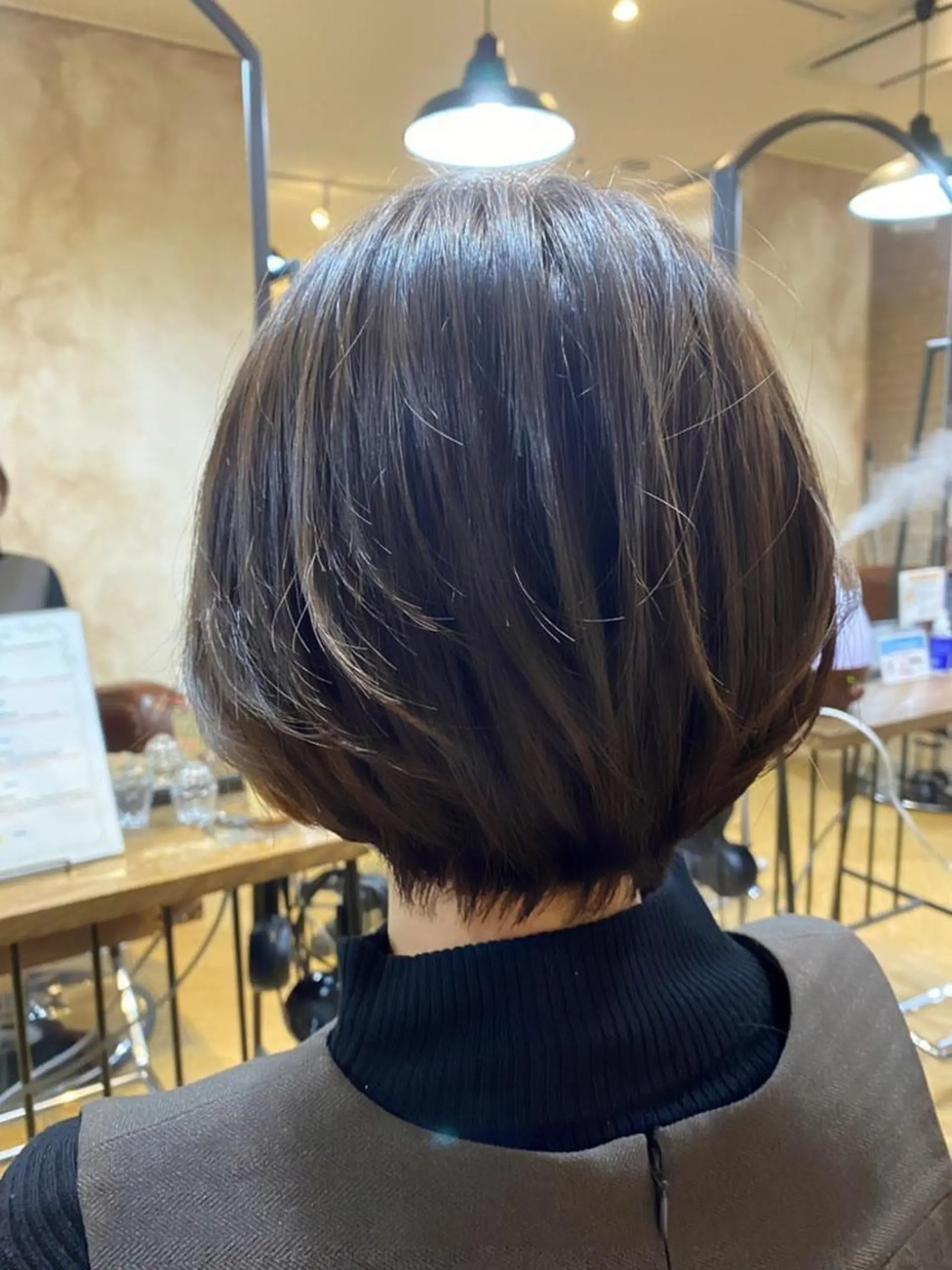 ショート カラー 丸みショート ミストバング  フェイスフレーミング くびれヘア ショートヘア カット ヘアカラー antica YOSHIのヘアスタイル