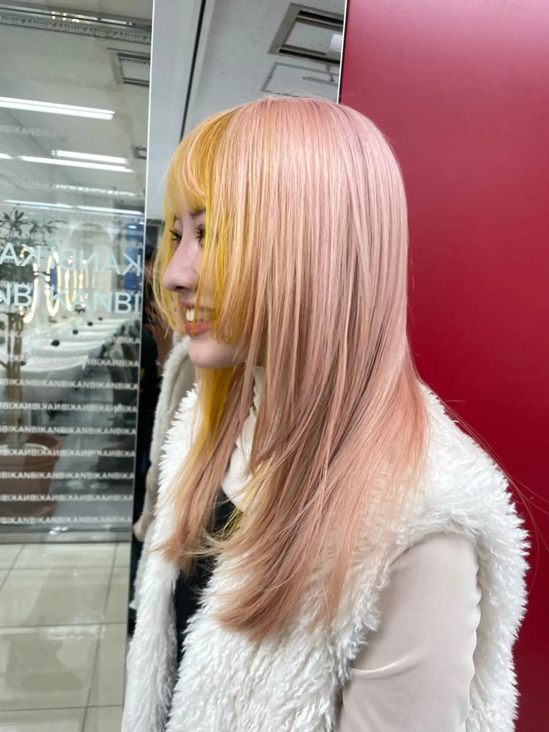 ロング カラー ピンクカラー ホワイトピンク イエローカラー Merlyosaka所属・Merlyosaka 早川未来のヘアスタイル