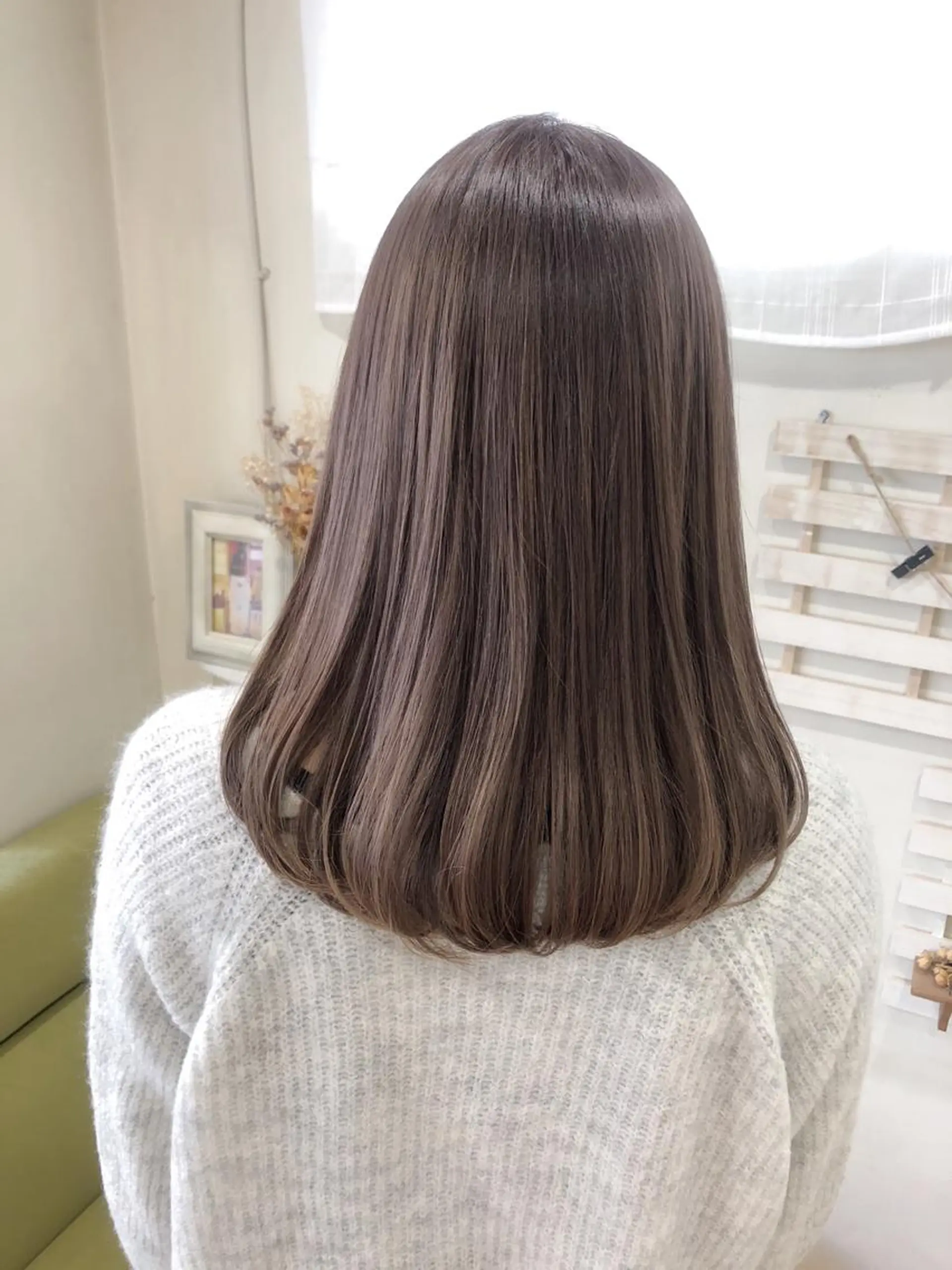 セミロング カラー グレージュ モカグレージュ ヘアカラー トリートメント SALOWIN 下北沢　No.R所属・カット・ヘアケア特化 戸高昌紀のヘアスタイル