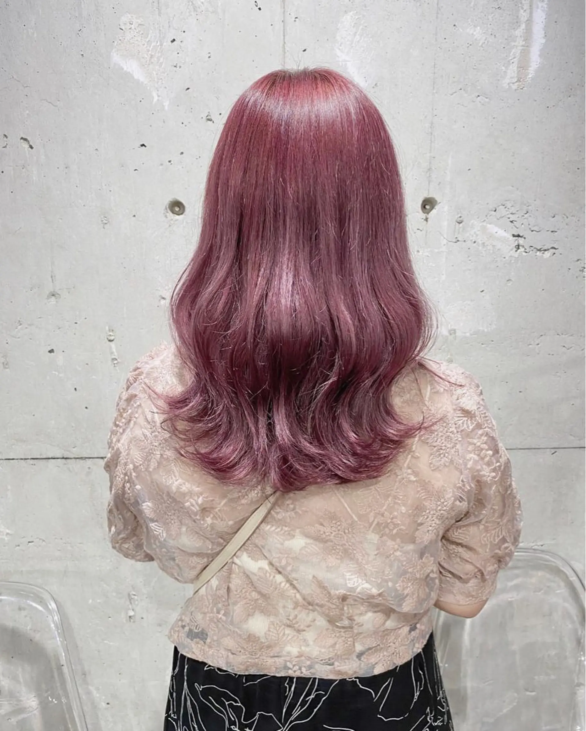 ミディアム ❤︎ワンホンガーリー なハイトーンヘア❤︎のヘアスタイル