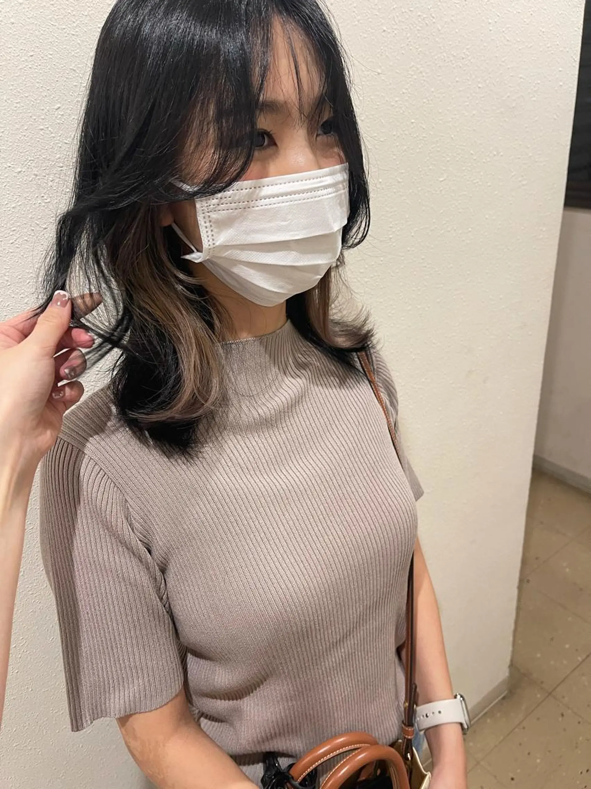 セミロング くびれヘア カット ヘアカラー トリートメント 韓国 / 中国ヘア 🦋Noniのヘアスタイル