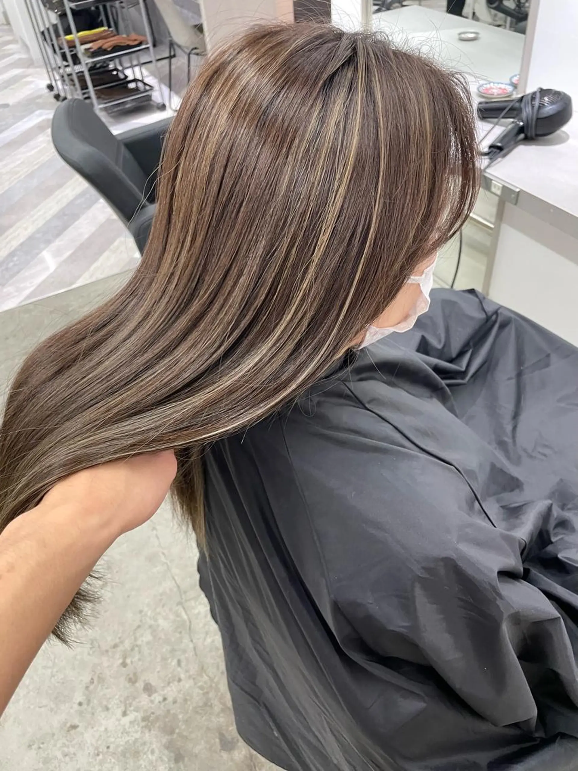 ロング カラー ヘアアレンジ ハイライトカラー 3Dハイライト 外国人風カラー ハイライト ヘアカラー トリートメント 🎗秋山勇 /三宮指名No.1のヘアスタイル